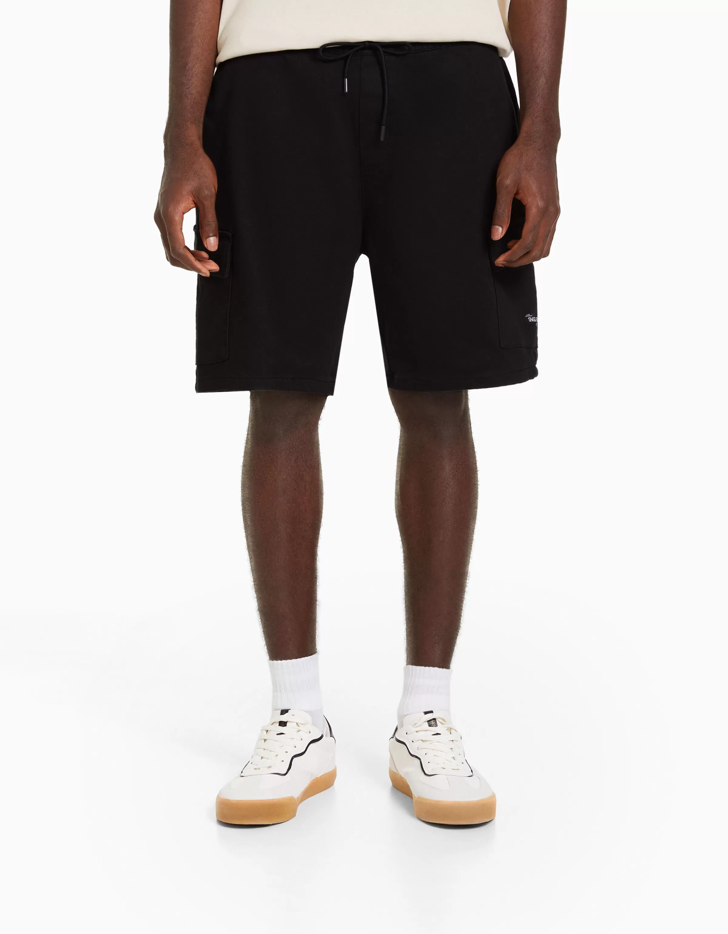 BERSHKA Bermudas*Bermuda jogger cargo Noir