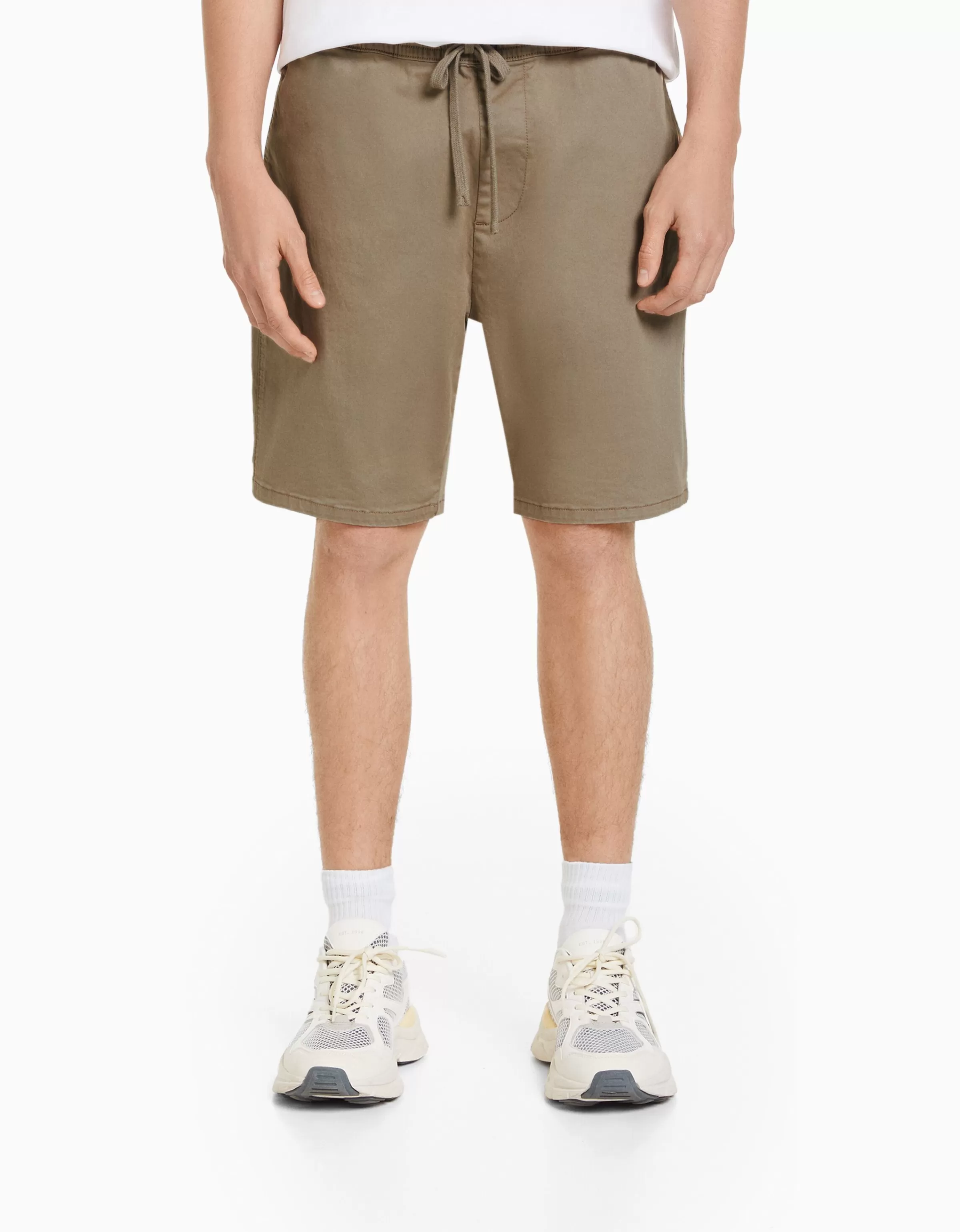 BERSHKA Bermudas*Bermuda style jogger Kaki