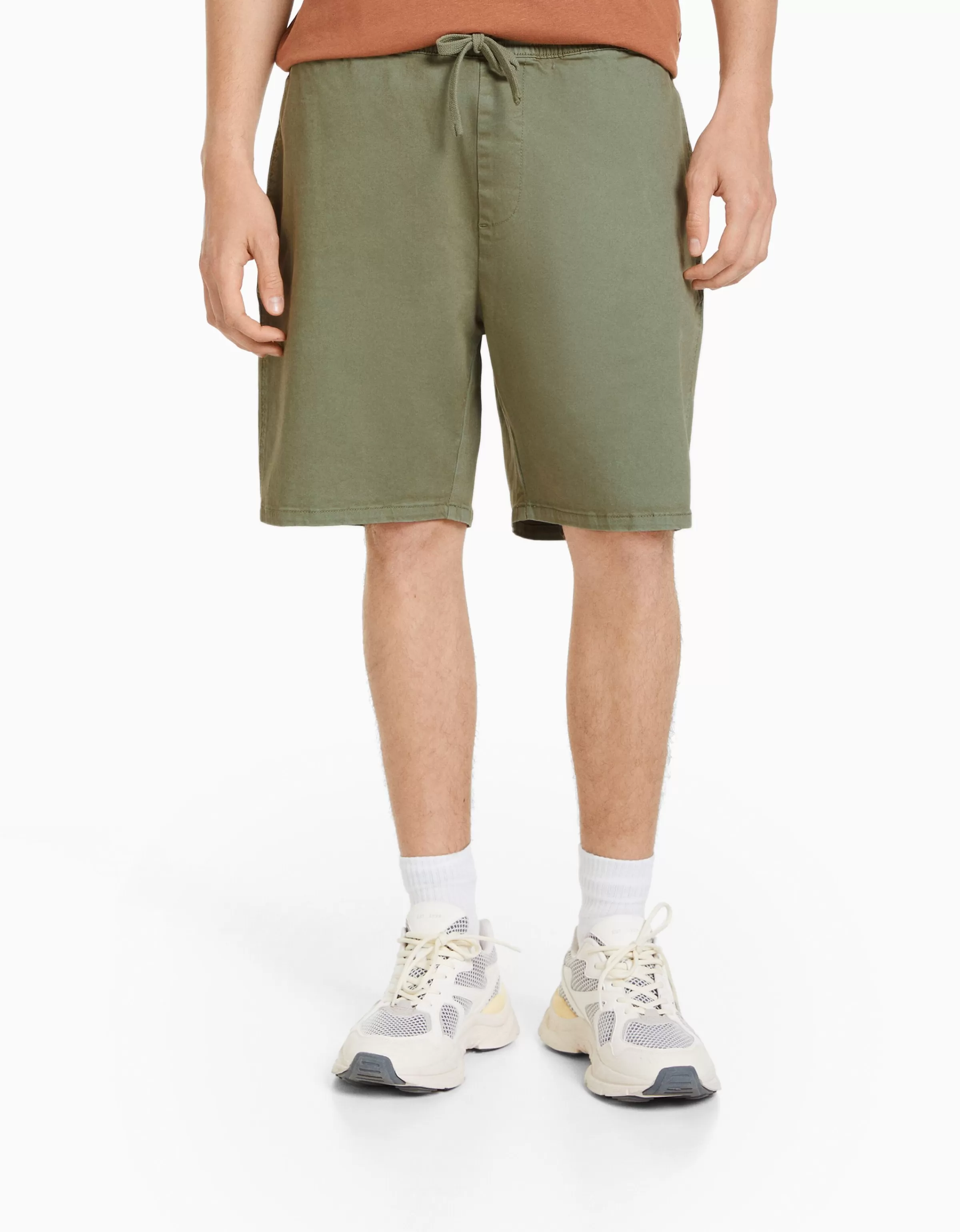 BERSHKA Bermudas*Bermuda style jogger Kaki