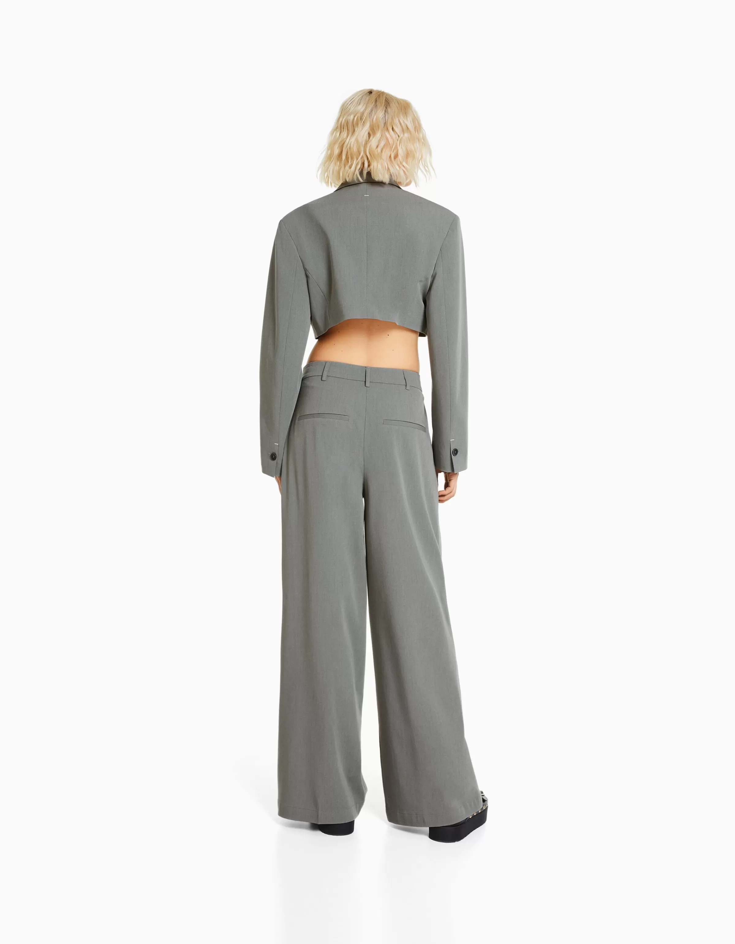 BERSHKA Vestes*Blazer tailoring cropped Gris