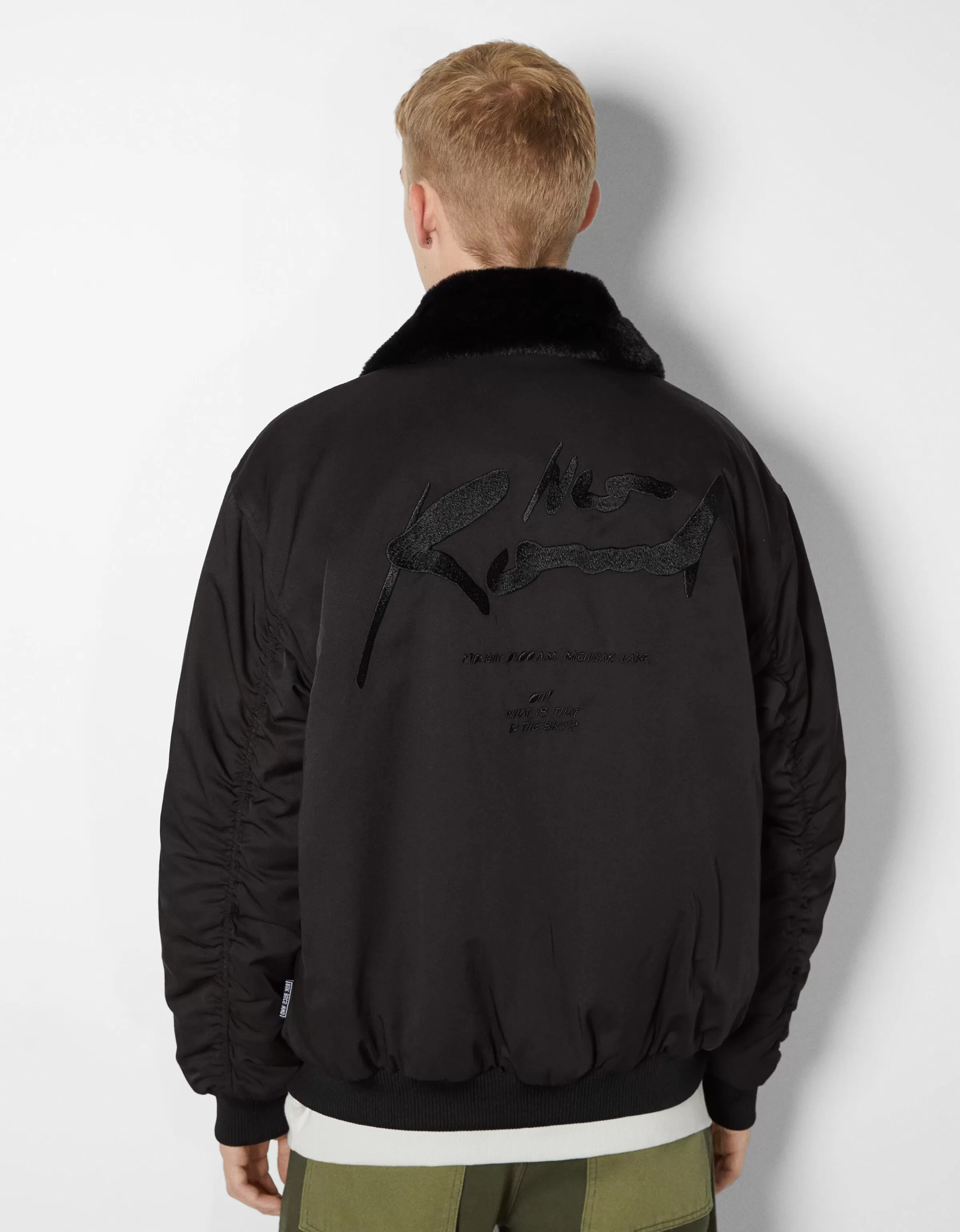 BERSHKA Blousons et manteaux*Blouson bomber col fourrure Noir