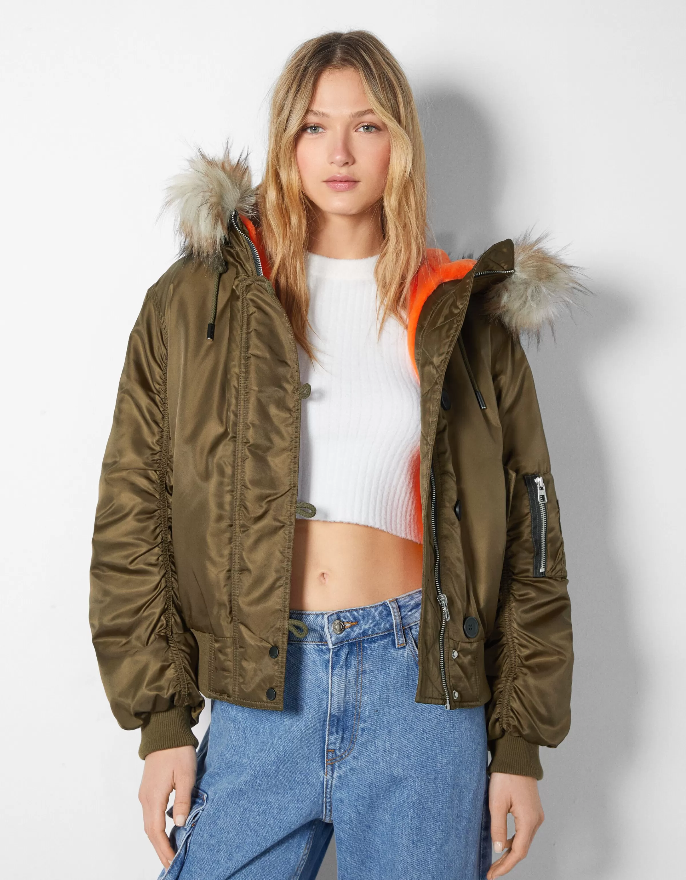 BERSHKA Vestes*Blouson parka court capuche fausse fourrure Kaki