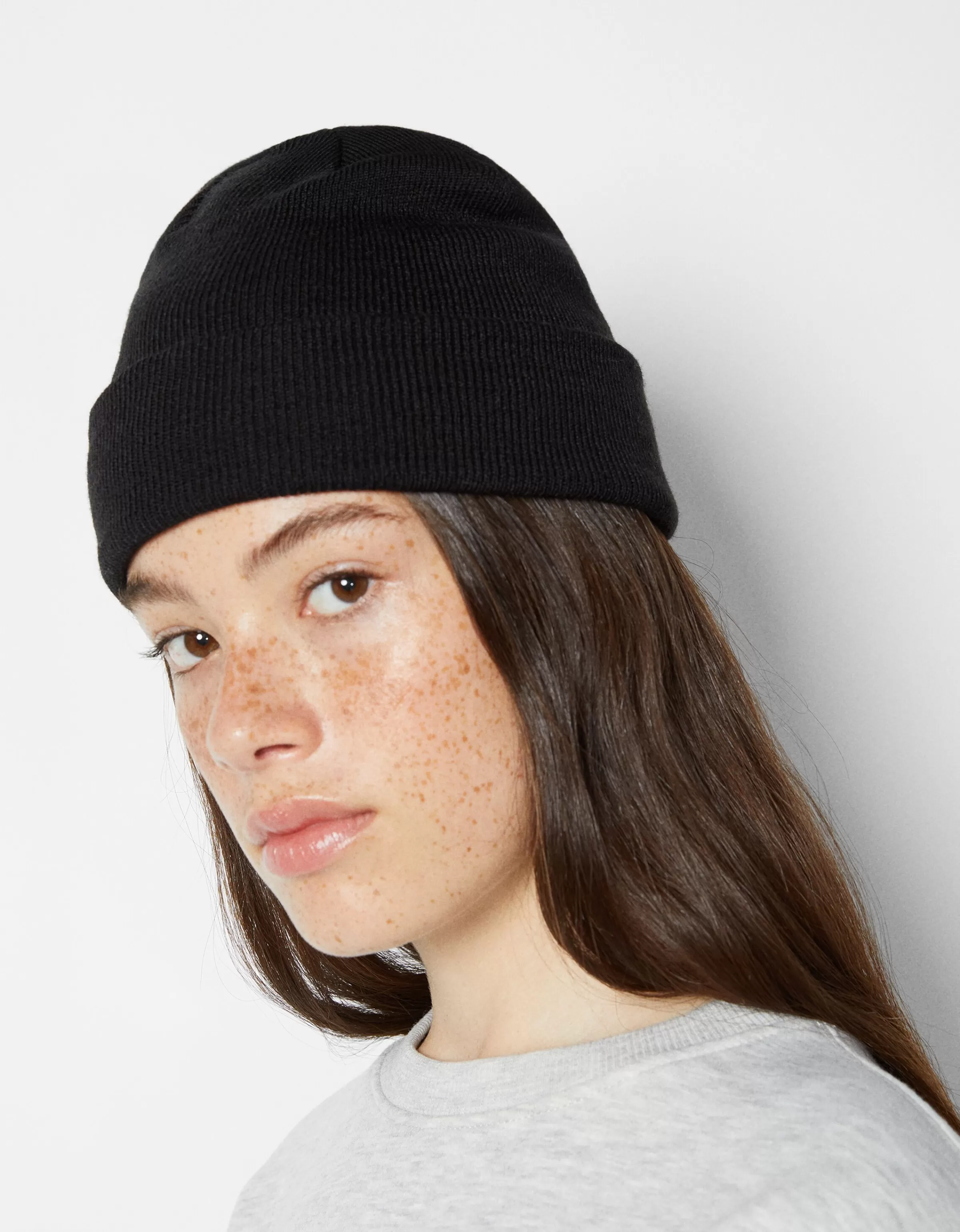 BERSHKA Survêtement*Bonnet basic Noir