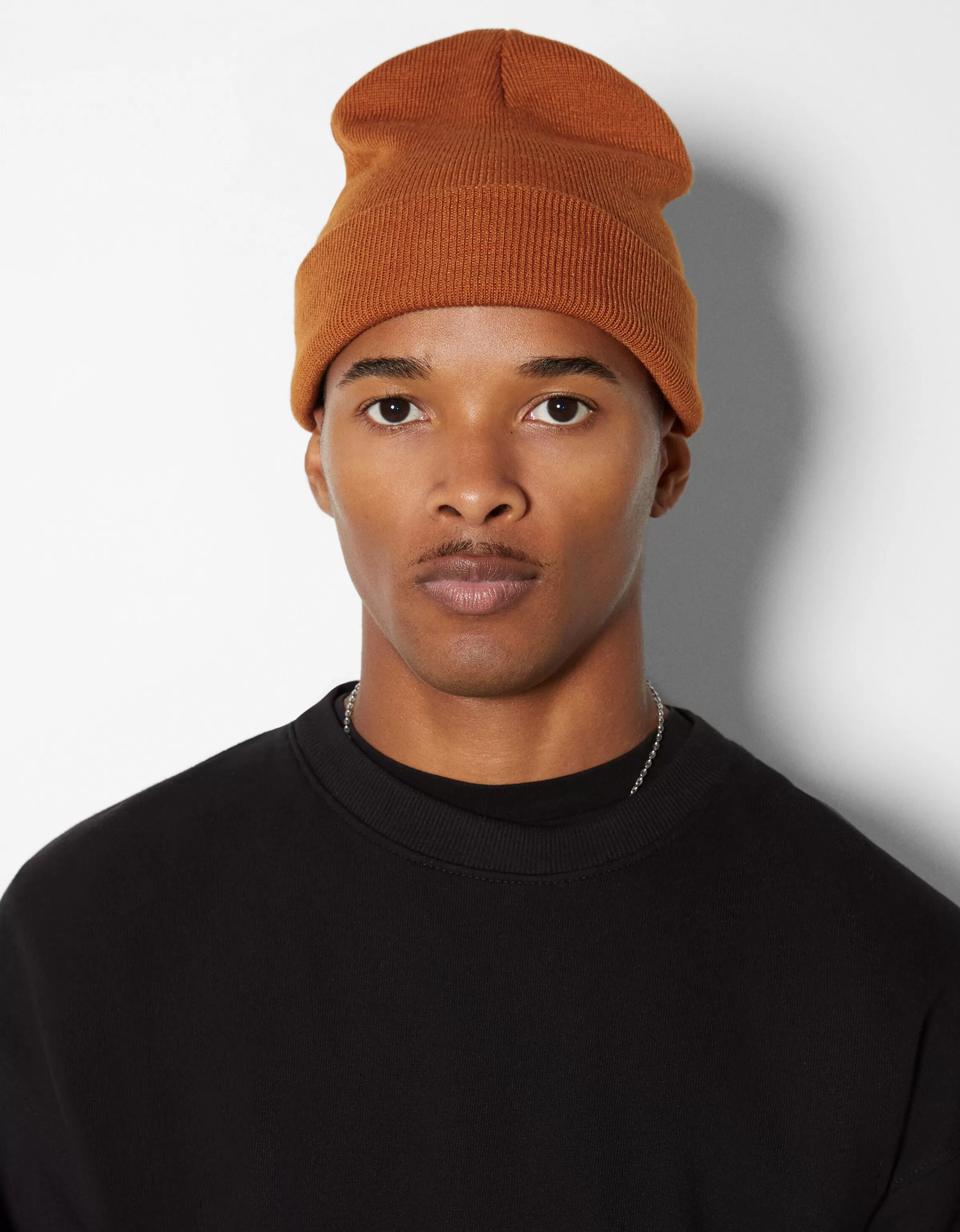 BERSHKA Personnalisables*Bonnet basic Camel