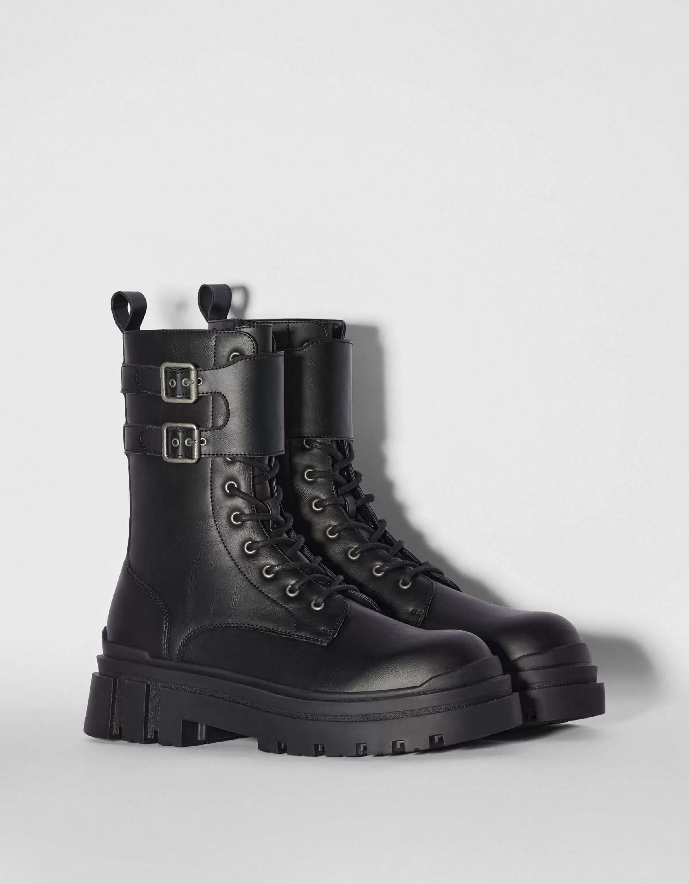 BERSHKA Bottines*Bottes à lacets avec boucles homme Noir