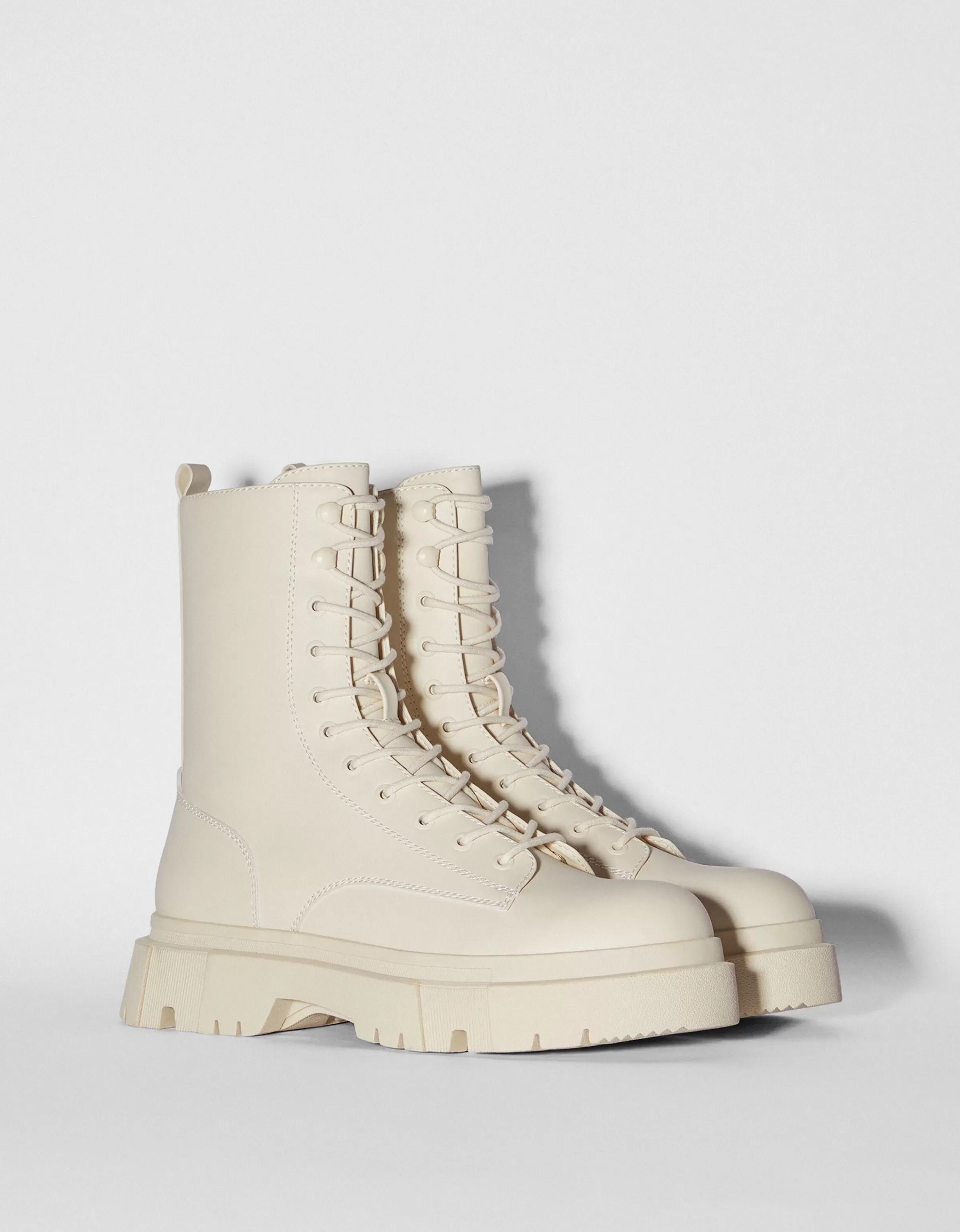 BERSHKA Bottines*Bottes à lacets semelle crantée homme Écru