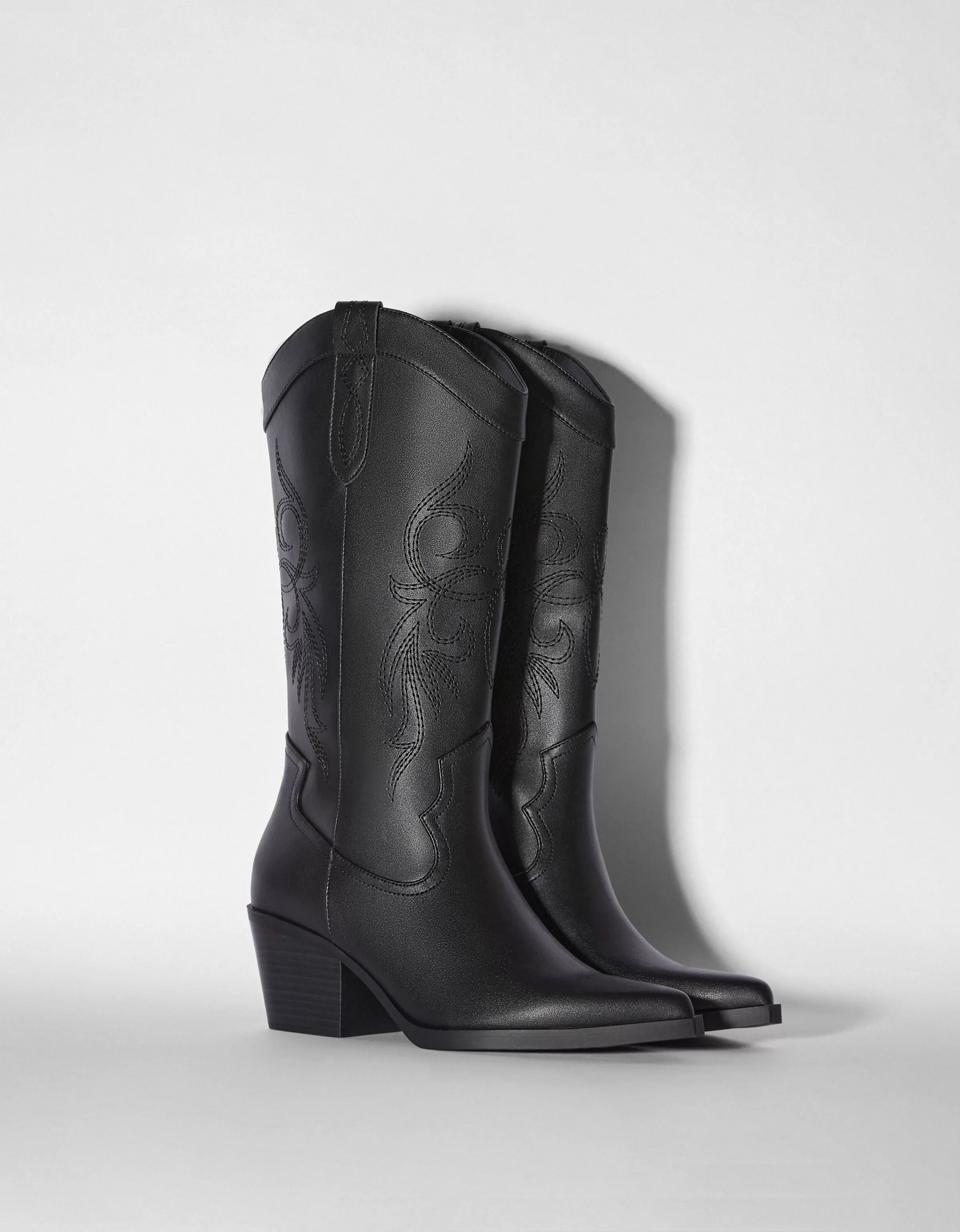 BERSHKA Bottes*Bottes à talon style cowboy Noir