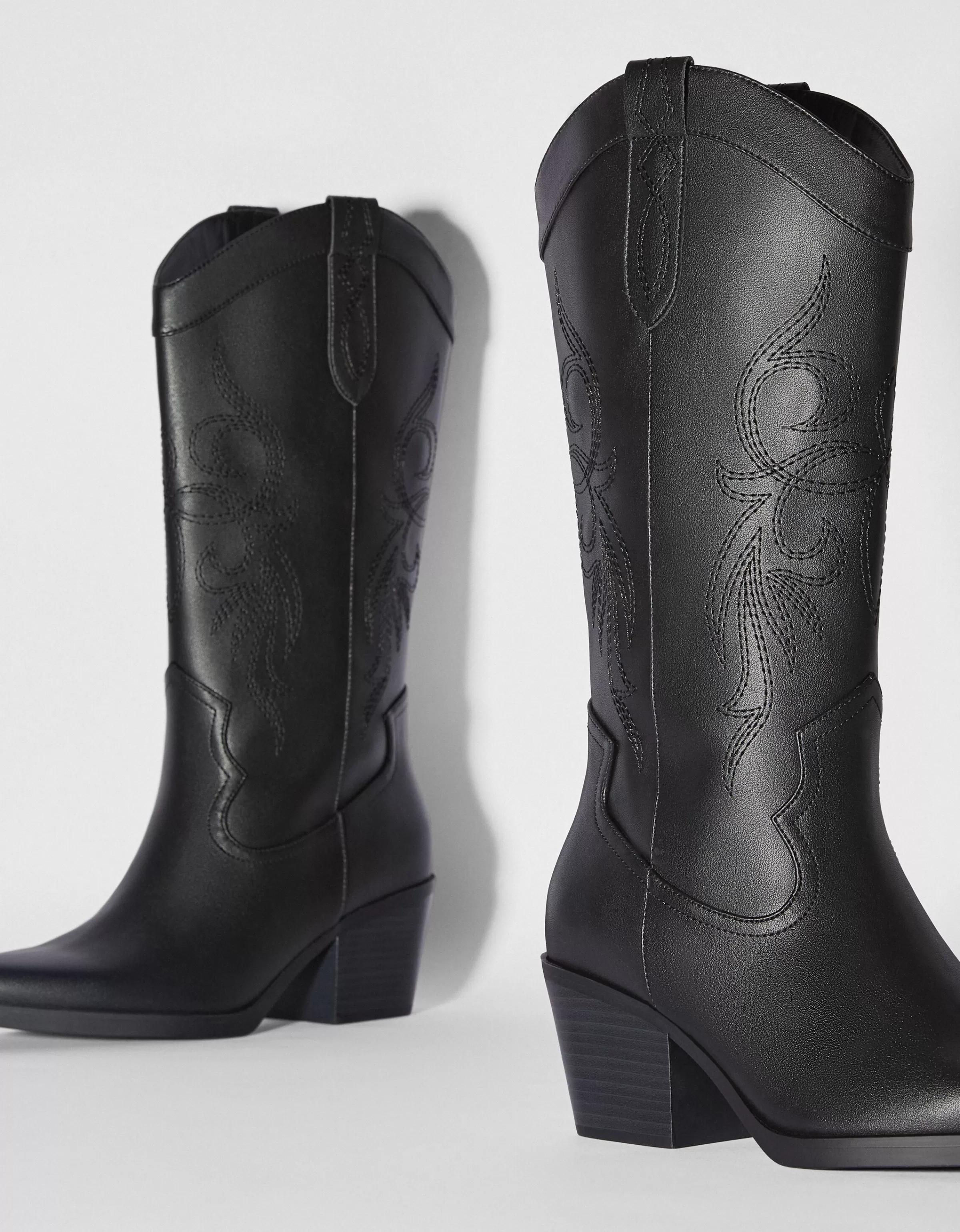 BERSHKA Bottes*Bottes à talon style cowboy Noir