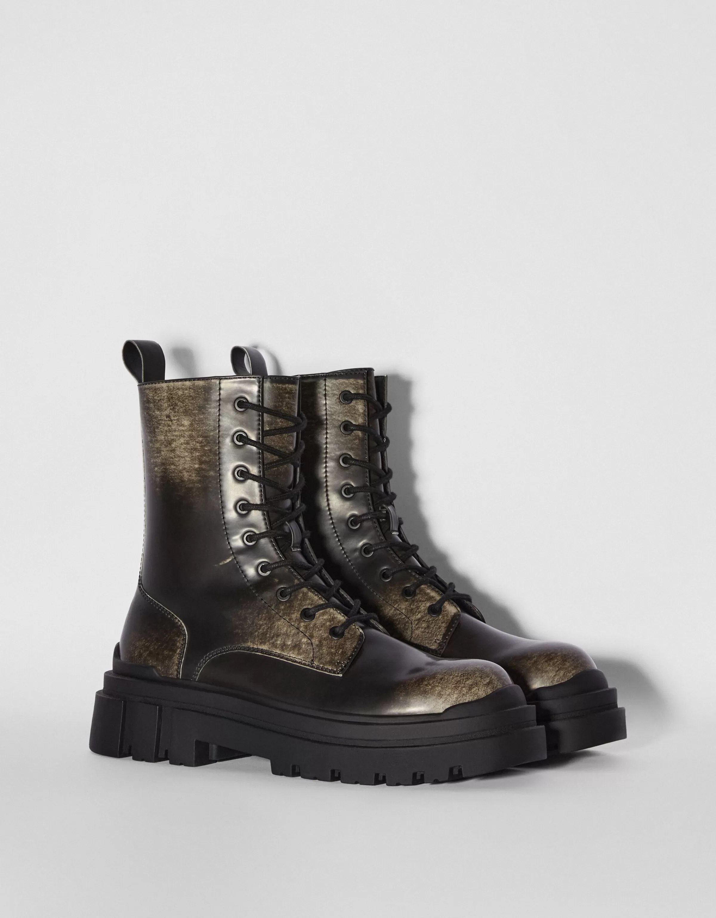 BERSHKA Bottines*Bottes effet usé semelle crantée homme Noir