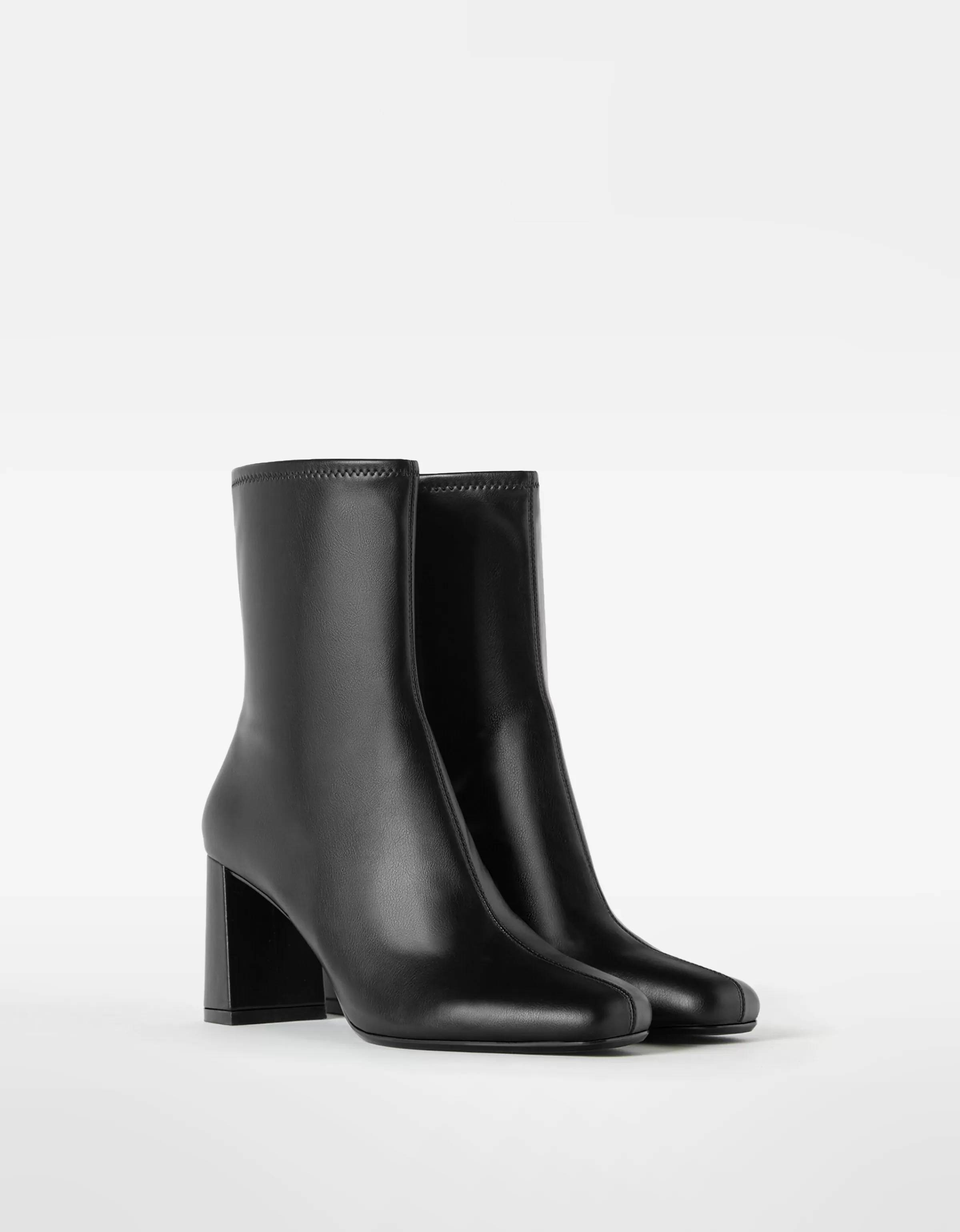 BERSHKA Chaussures*Bottines à talon moulantes Écru