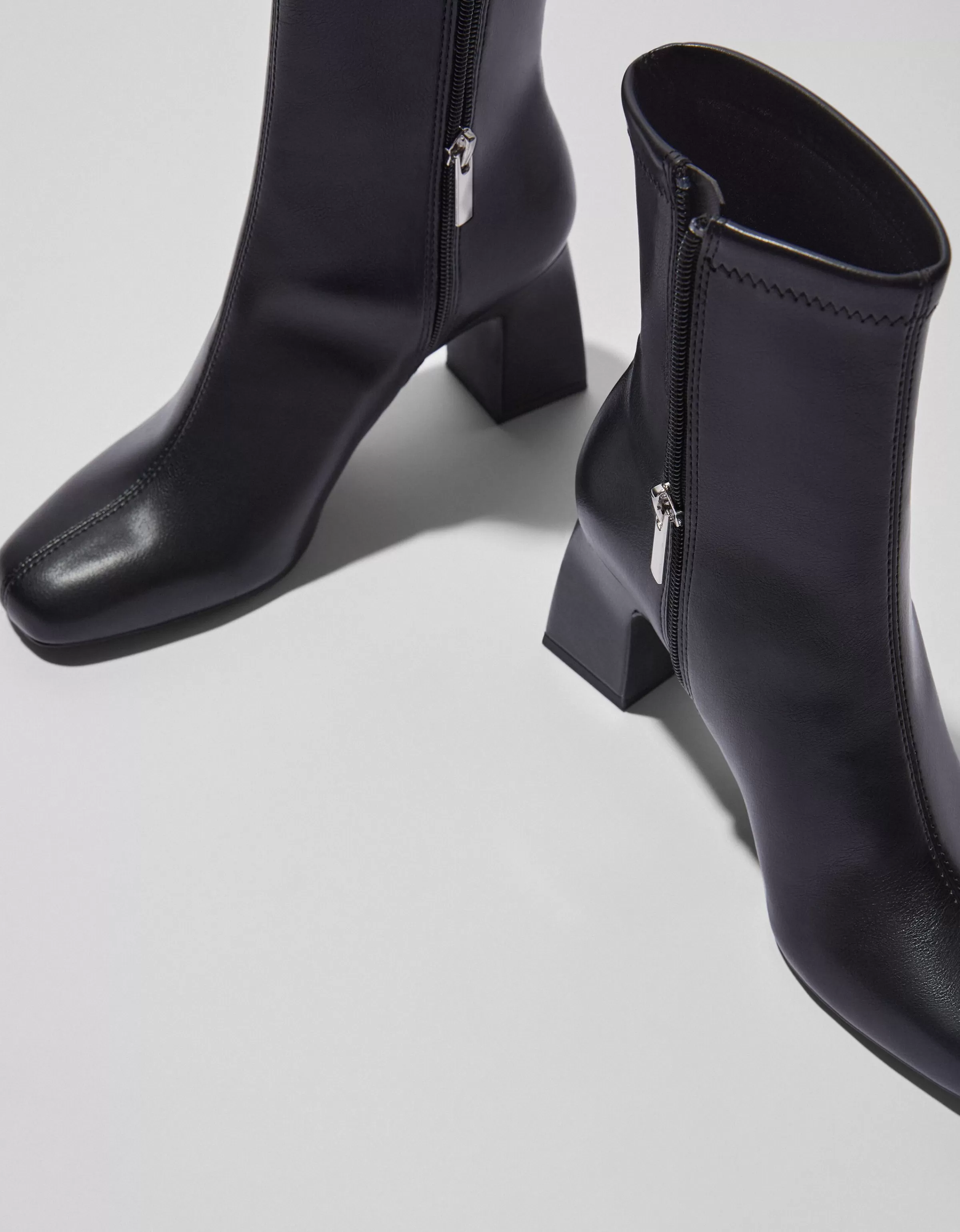 BERSHKA Bottes et bottines*Bottines à talon moulantes Noir