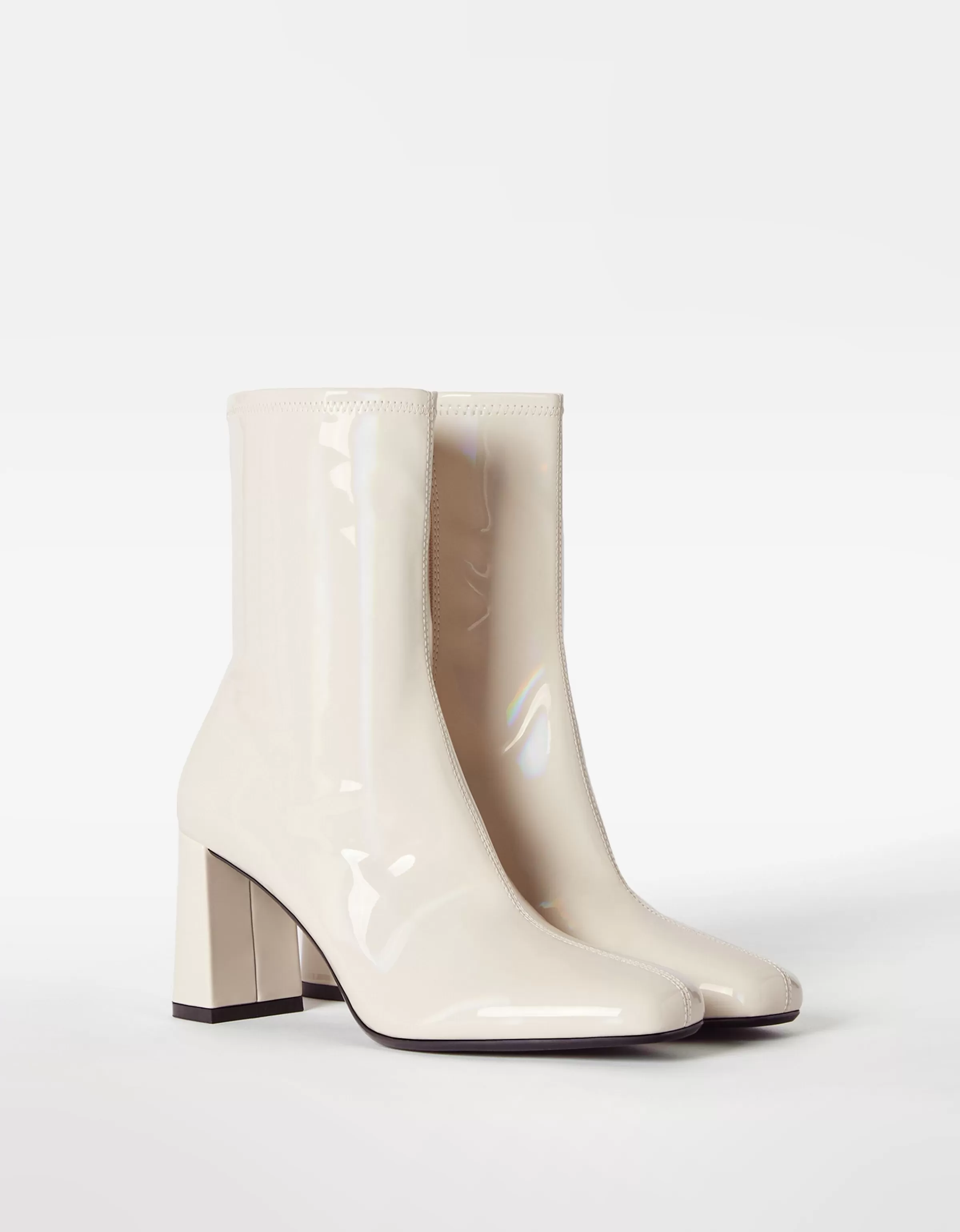 BERSHKA Bottes et bottines*Bottines à talon moulantes vernies Écru