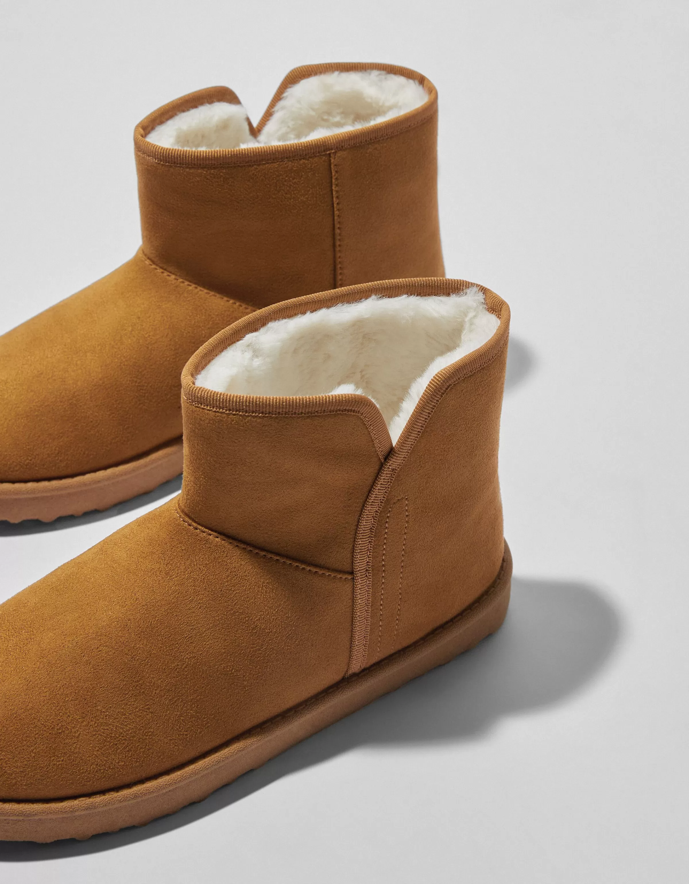 BERSHKA Bottes et bottines*Bottines doublure fausse fourrure Camel