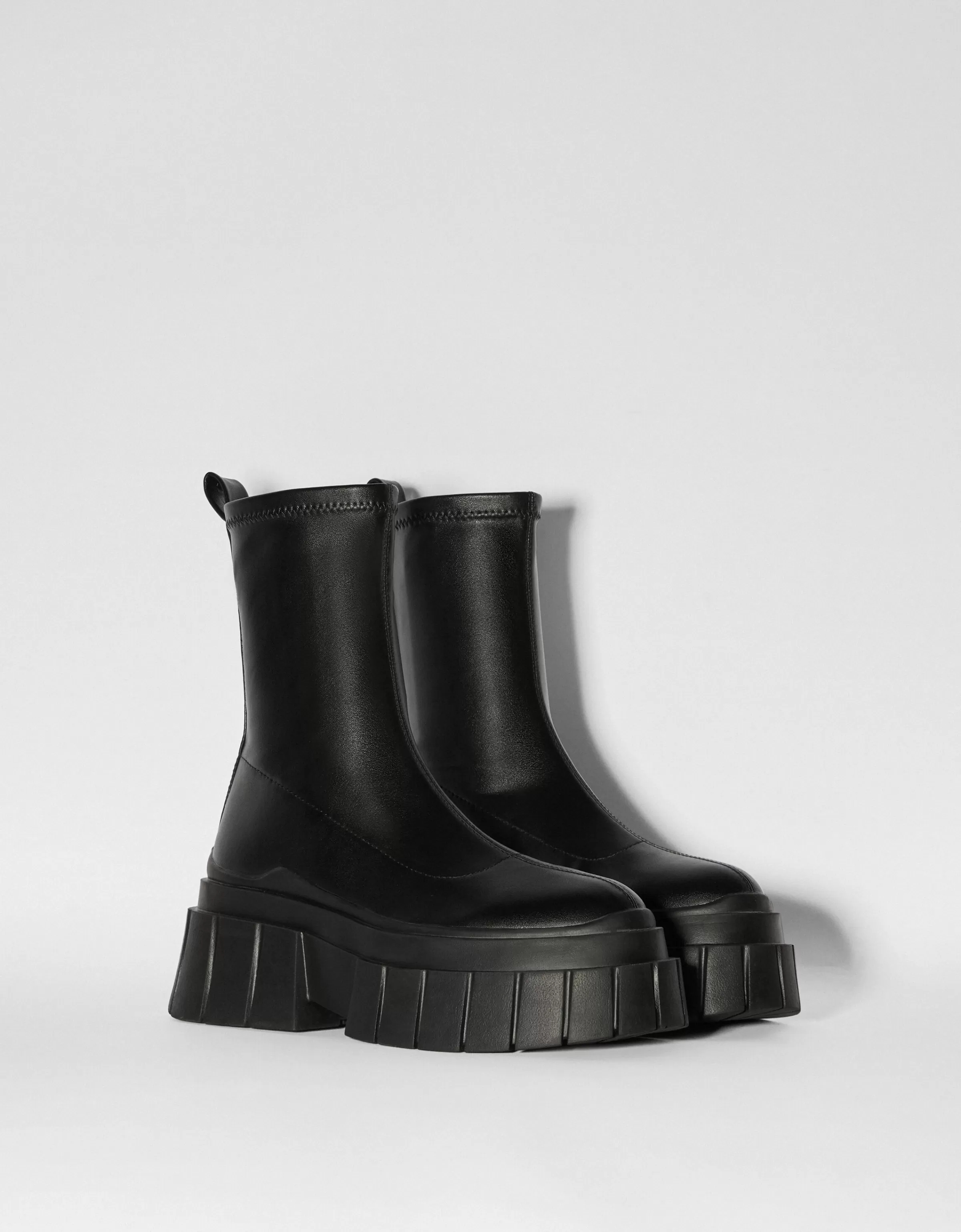 BERSHKA Similicuir*Bottines plateforme moulantes Noir