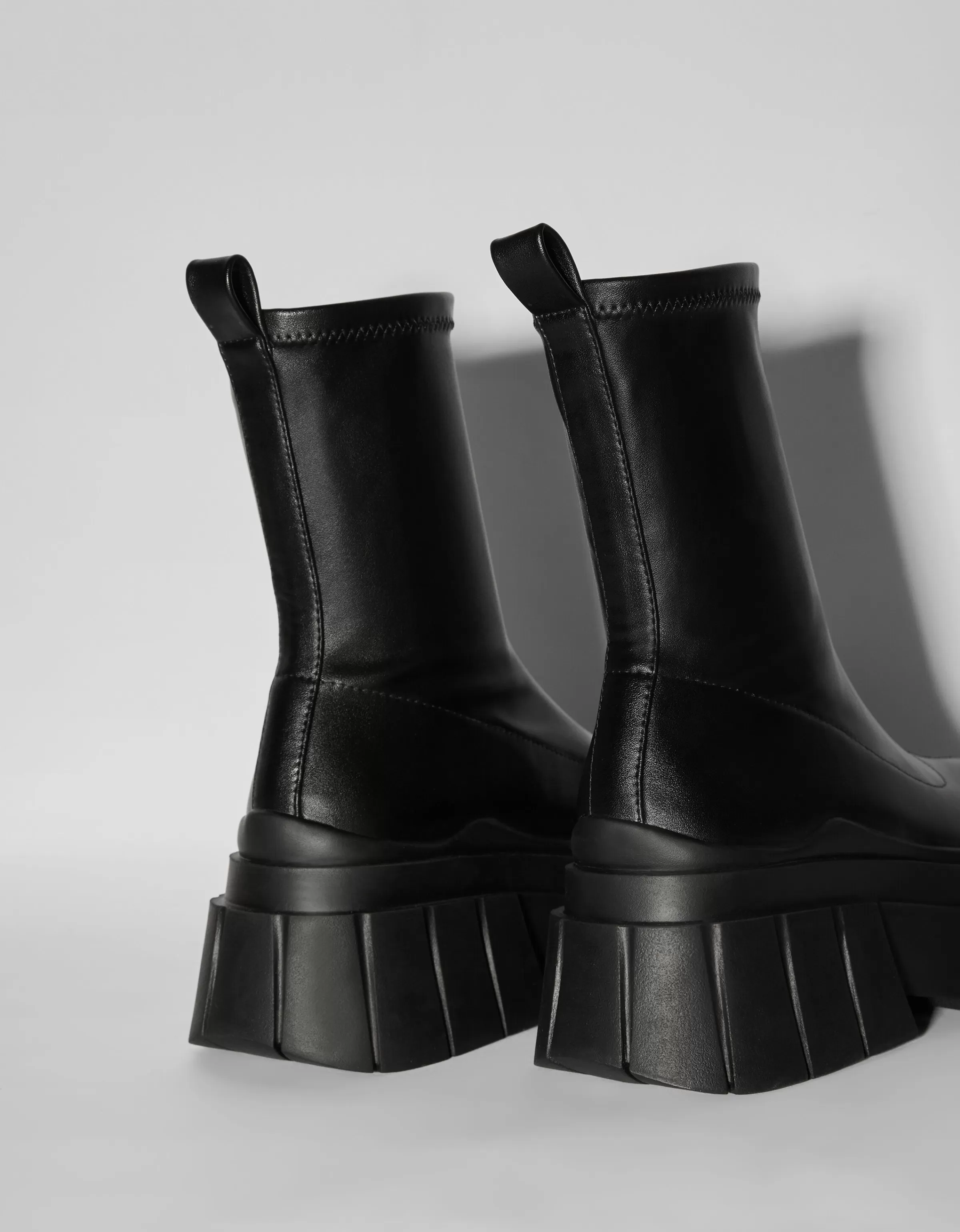 BERSHKA Similicuir*Bottines plateforme moulantes Noir