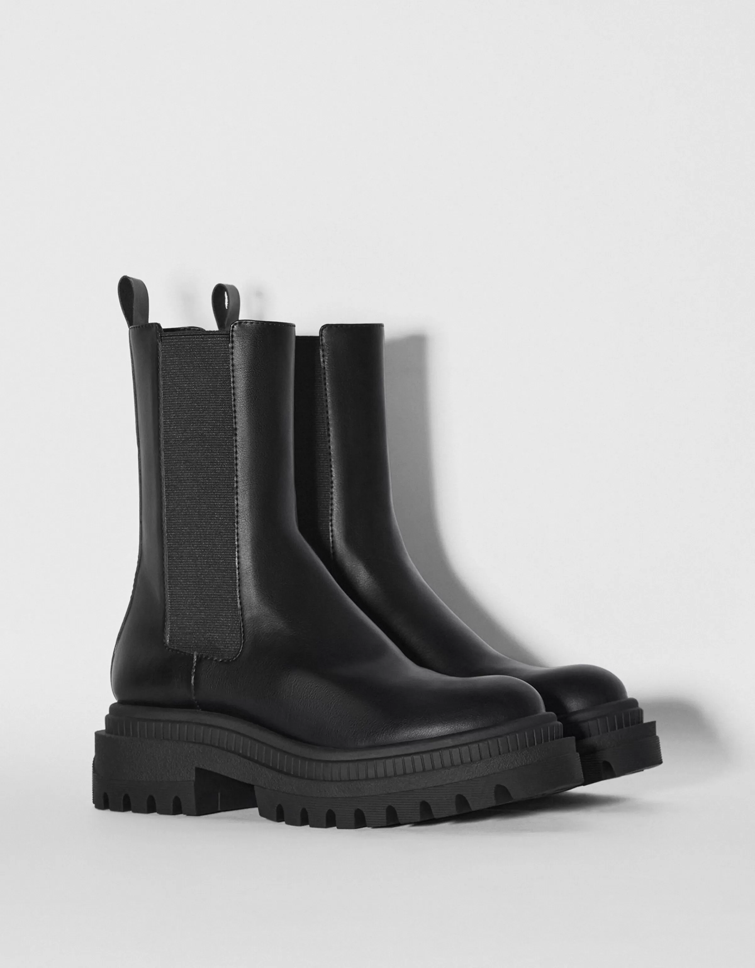 BERSHKA Shoes Arrival*Bottines plates avec bandes élastiques Noir