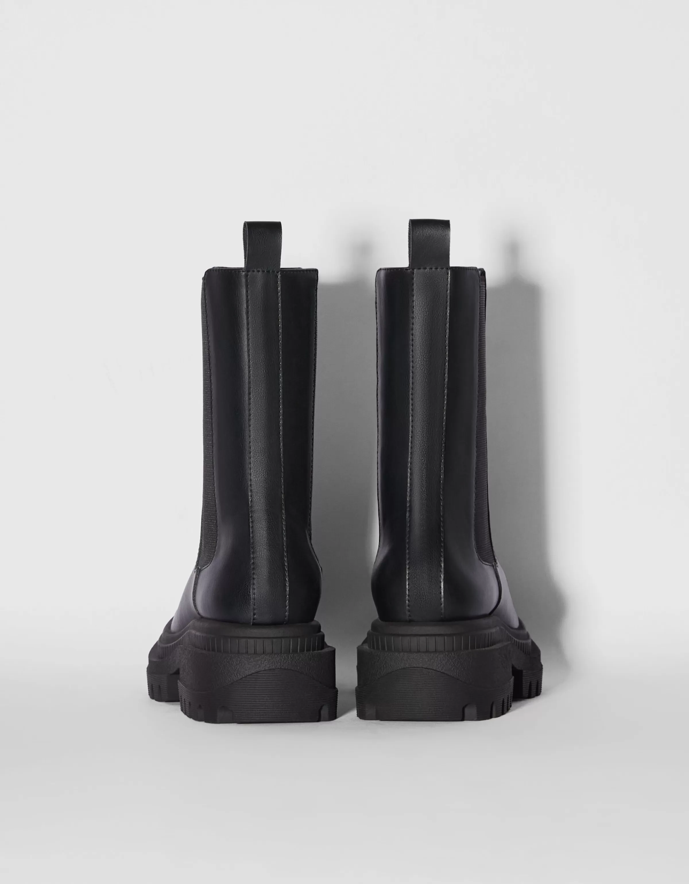 BERSHKA Shoes Arrival*Bottines plates avec bandes élastiques Noir