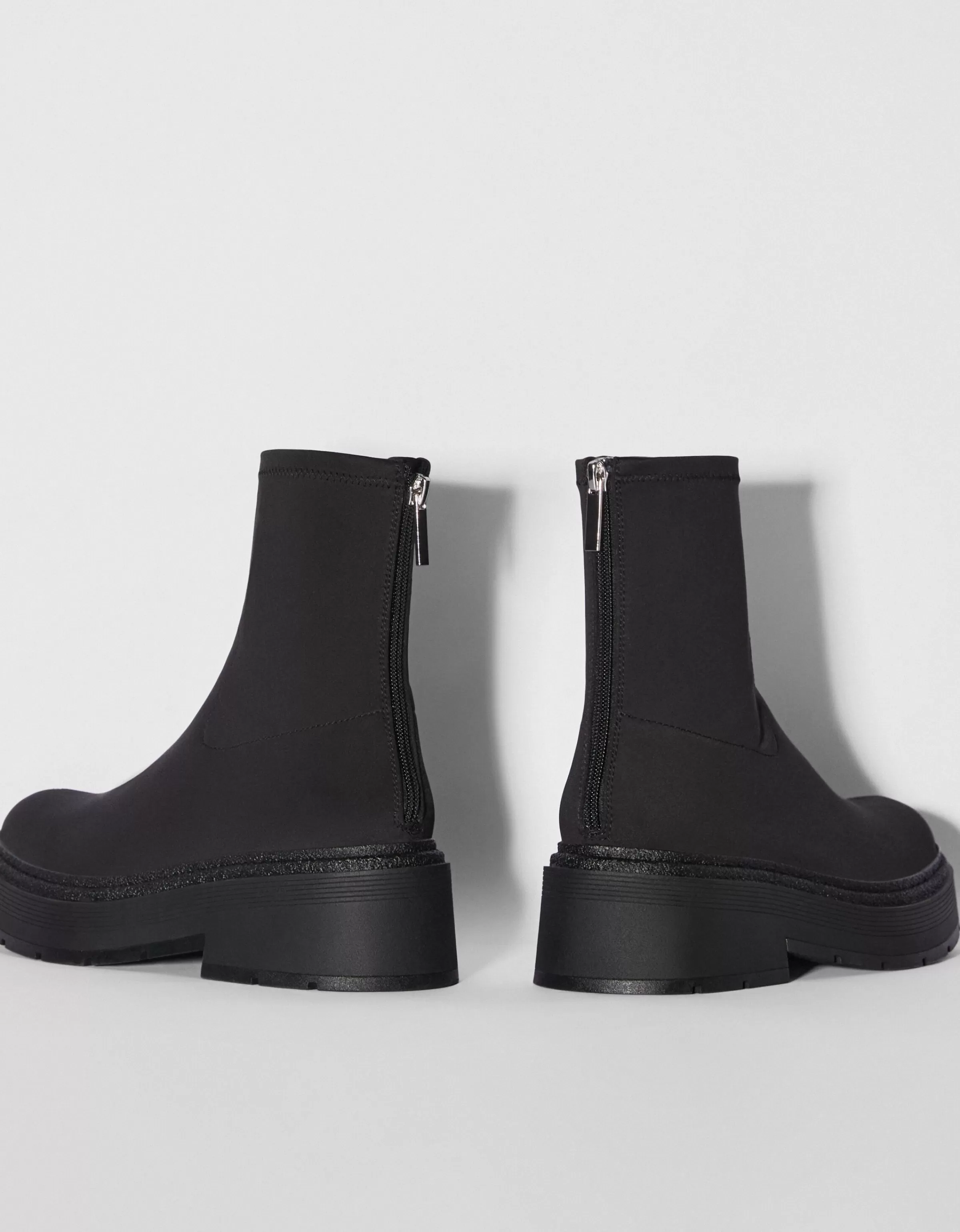 BERSHKA Bottes et bottines*Bottines plates moulantes Noir