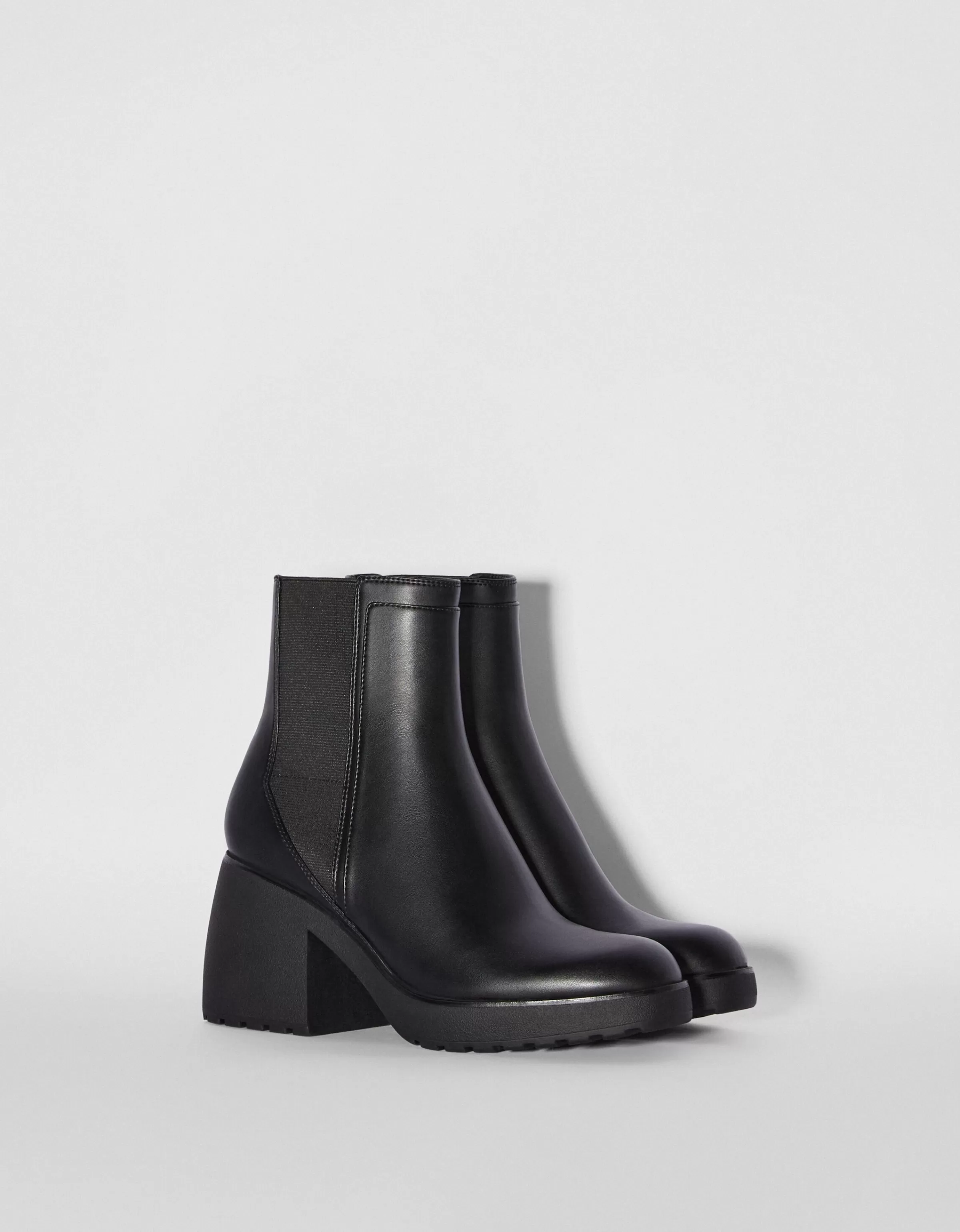 BERSHKA Chaussures*Bottines talon large élastiquées Noir