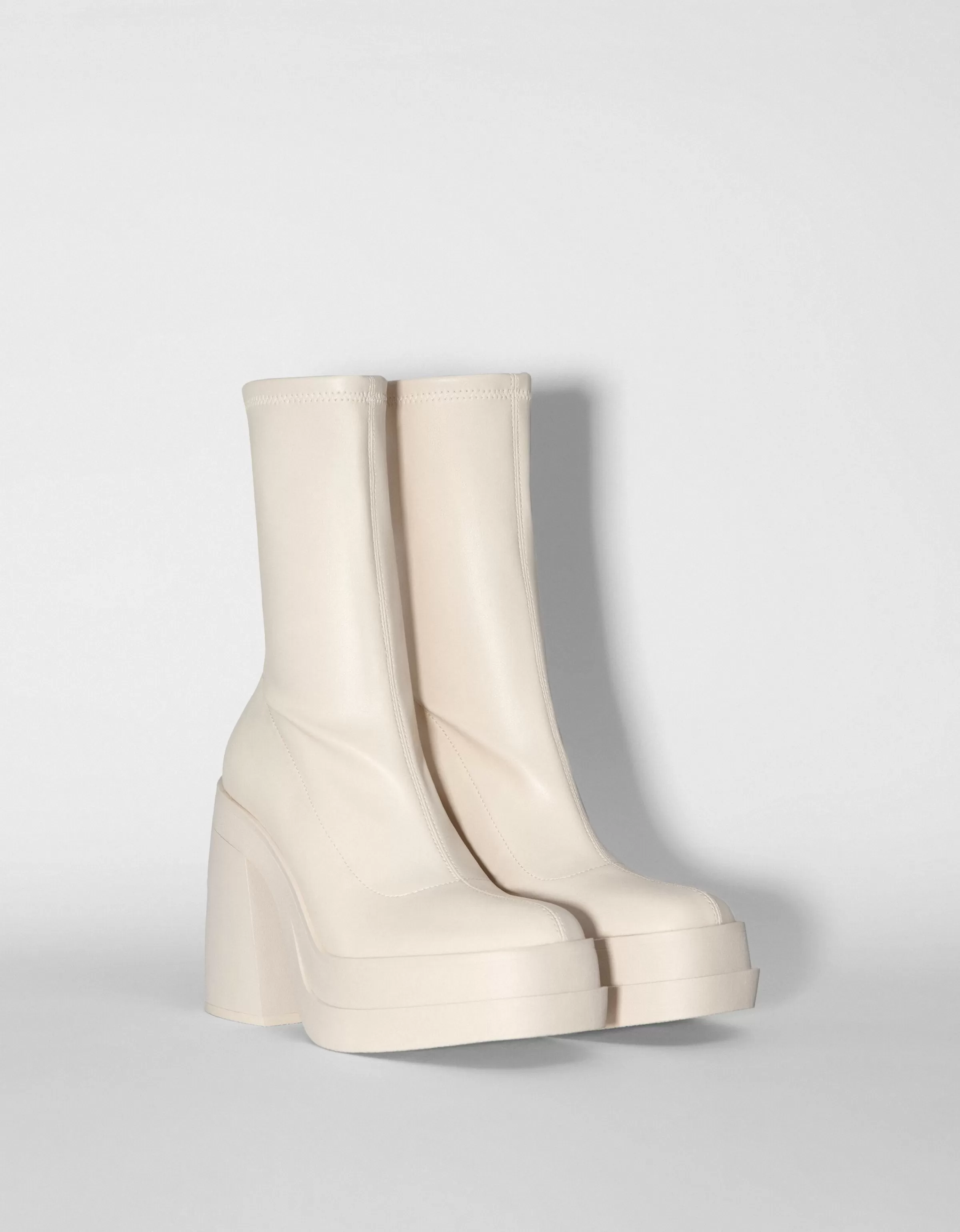 BERSHKA Bottes et bottines*Bottines talon plateforme moulantes Écru