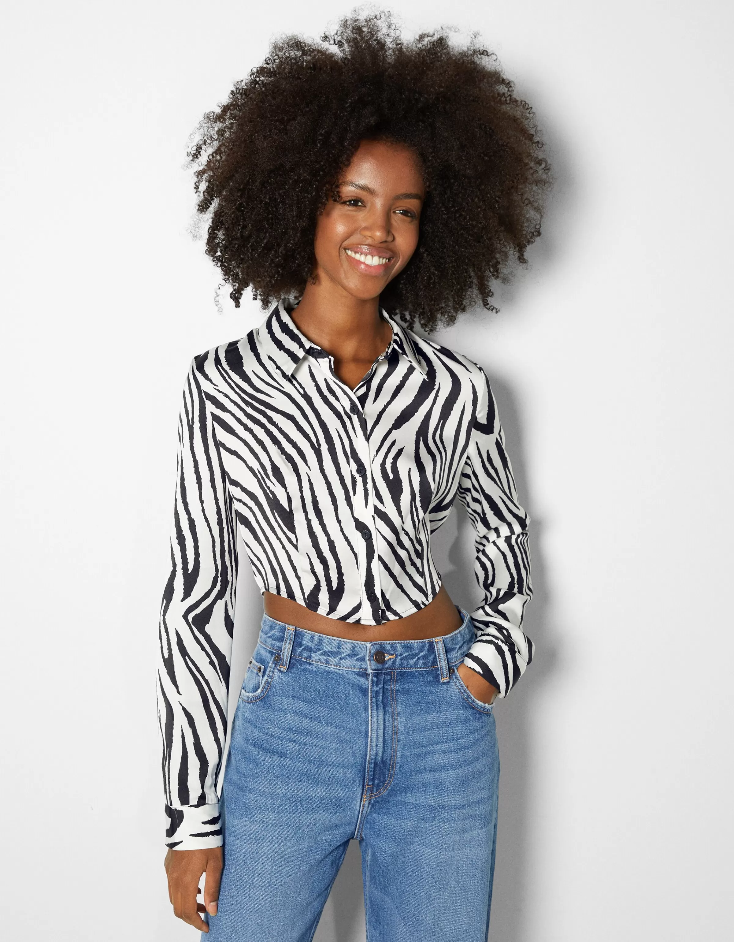 BERSHKA Chemises et blouses*Chemise cropped manches longues moulante satinée Rouge