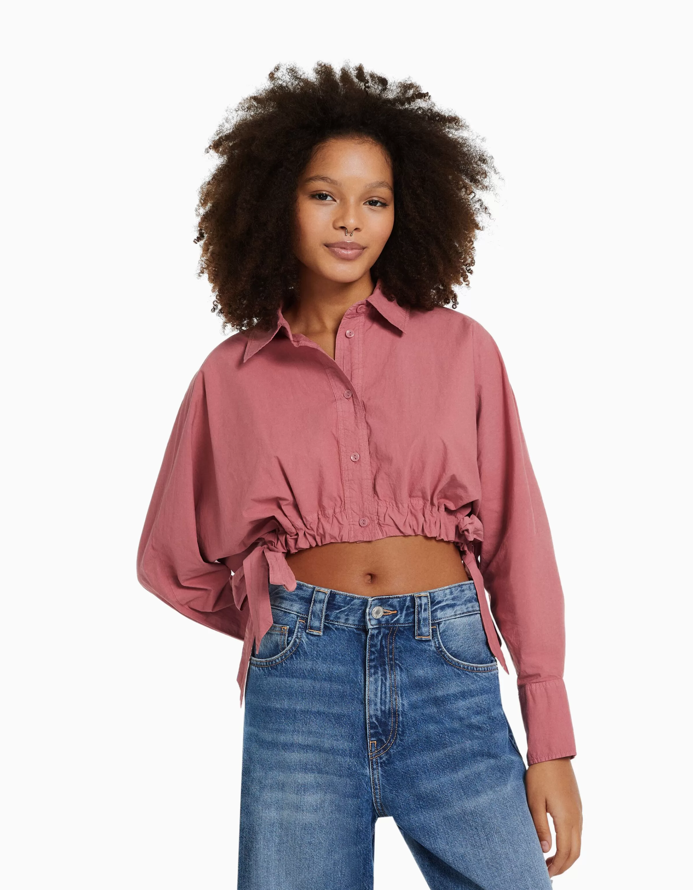 BERSHKA Chemises et blouses*Chemise manches longues cropped avec lanières Rose