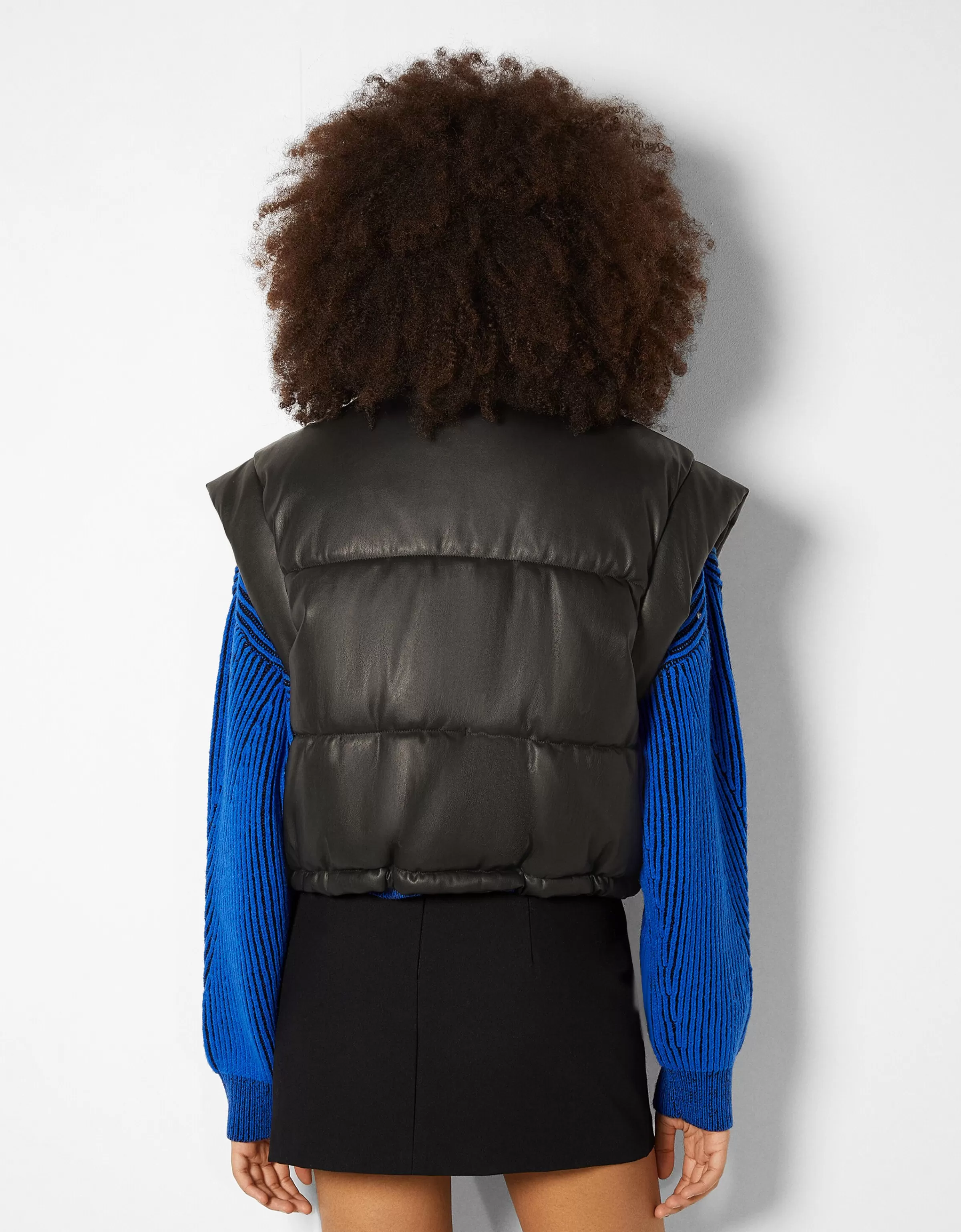 BERSHKA Vestes*Gilet cropped sans manches similicuir Noir