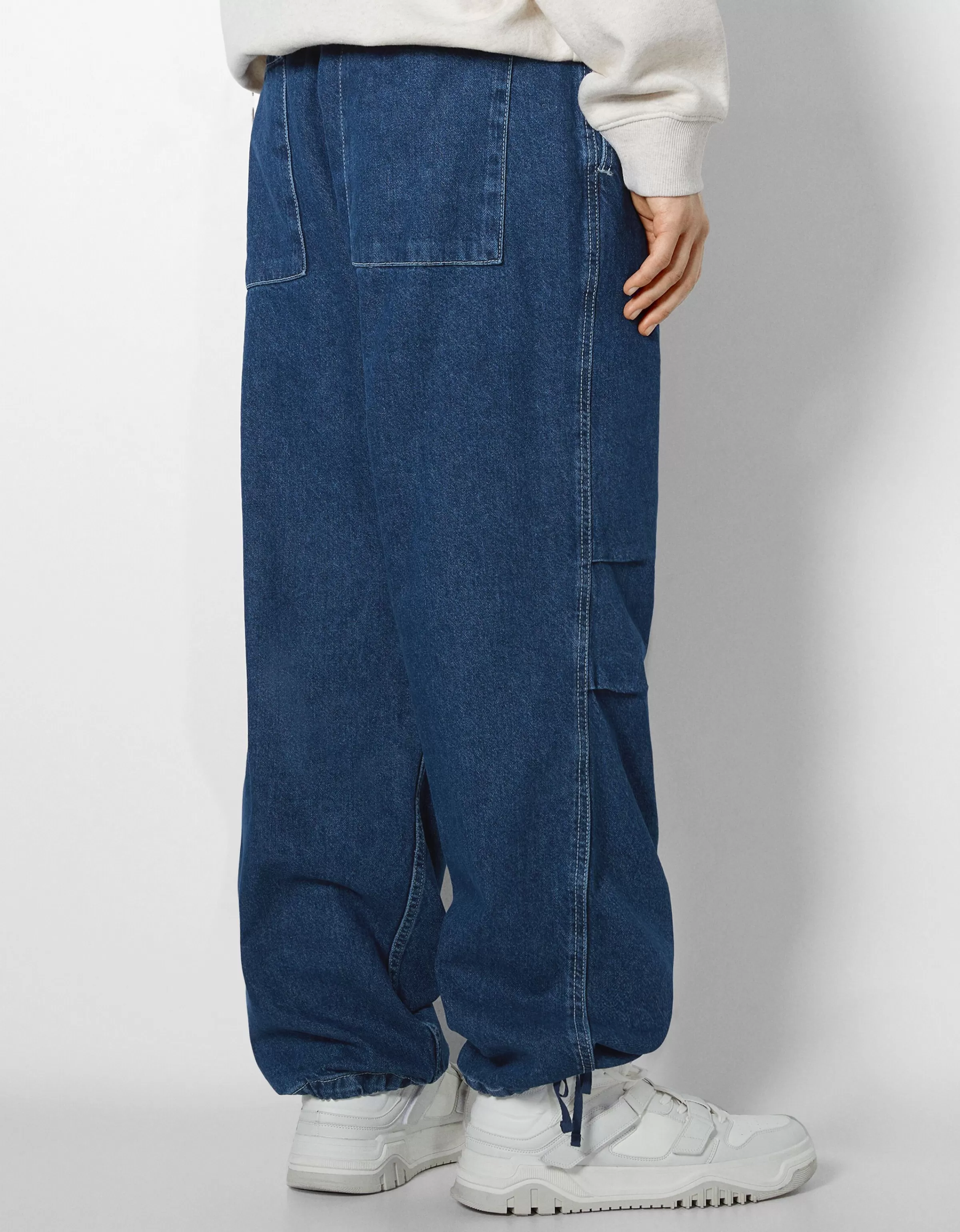 BERSHKA Pantalons et jeans*Jean parachute Bleu