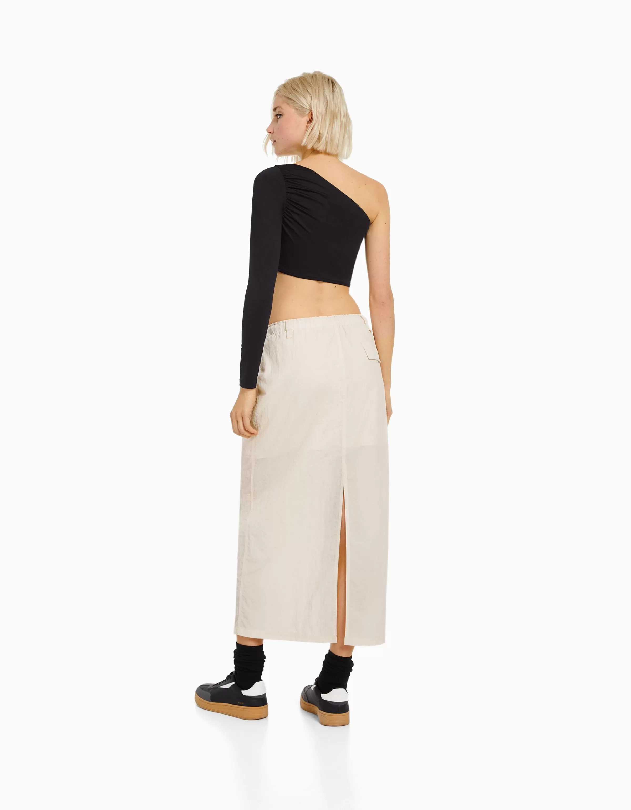 BERSHKA Vêtements*Jupe midi effet nylon Écru