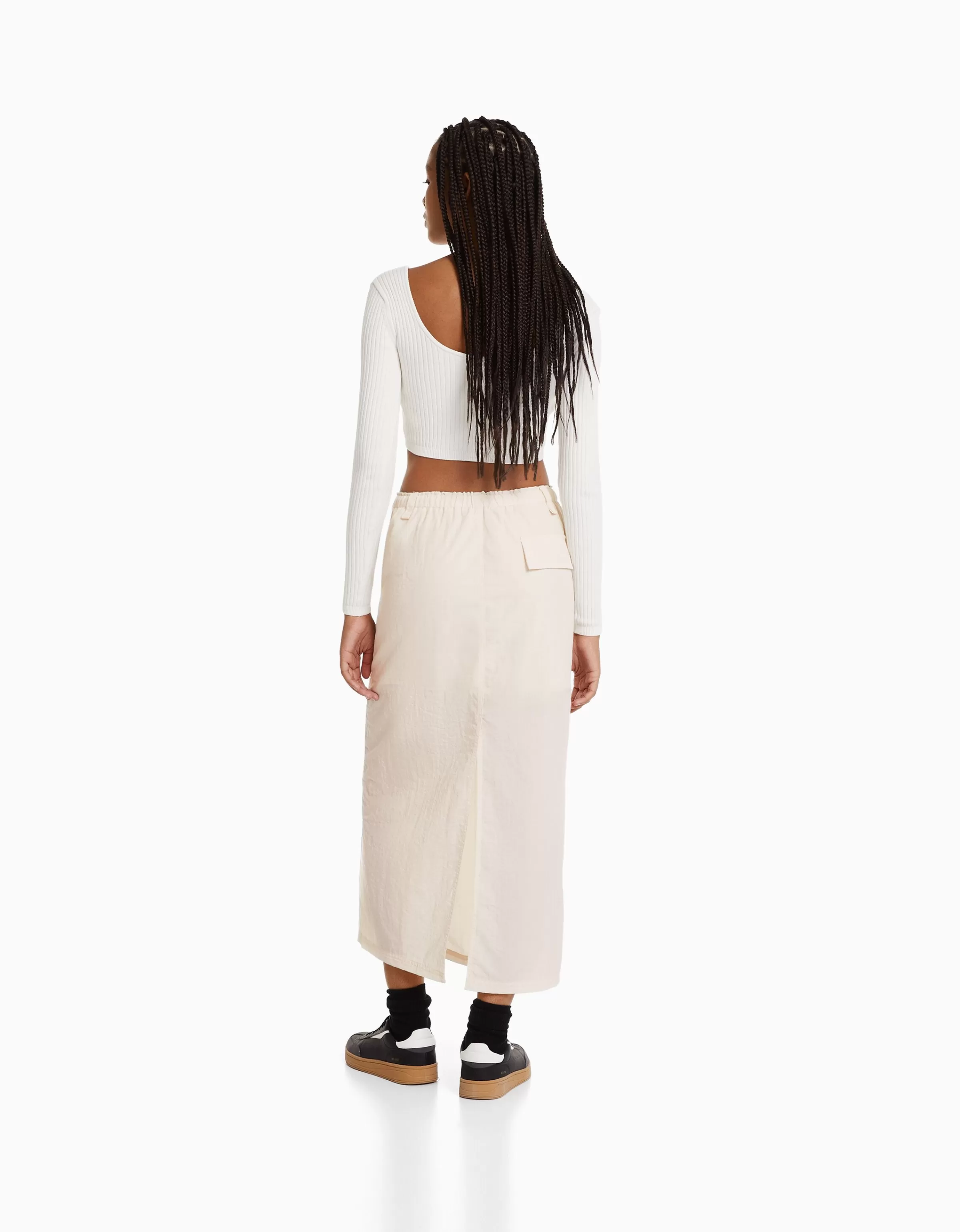 BERSHKA Vêtements*Jupe midi effet nylon Écru