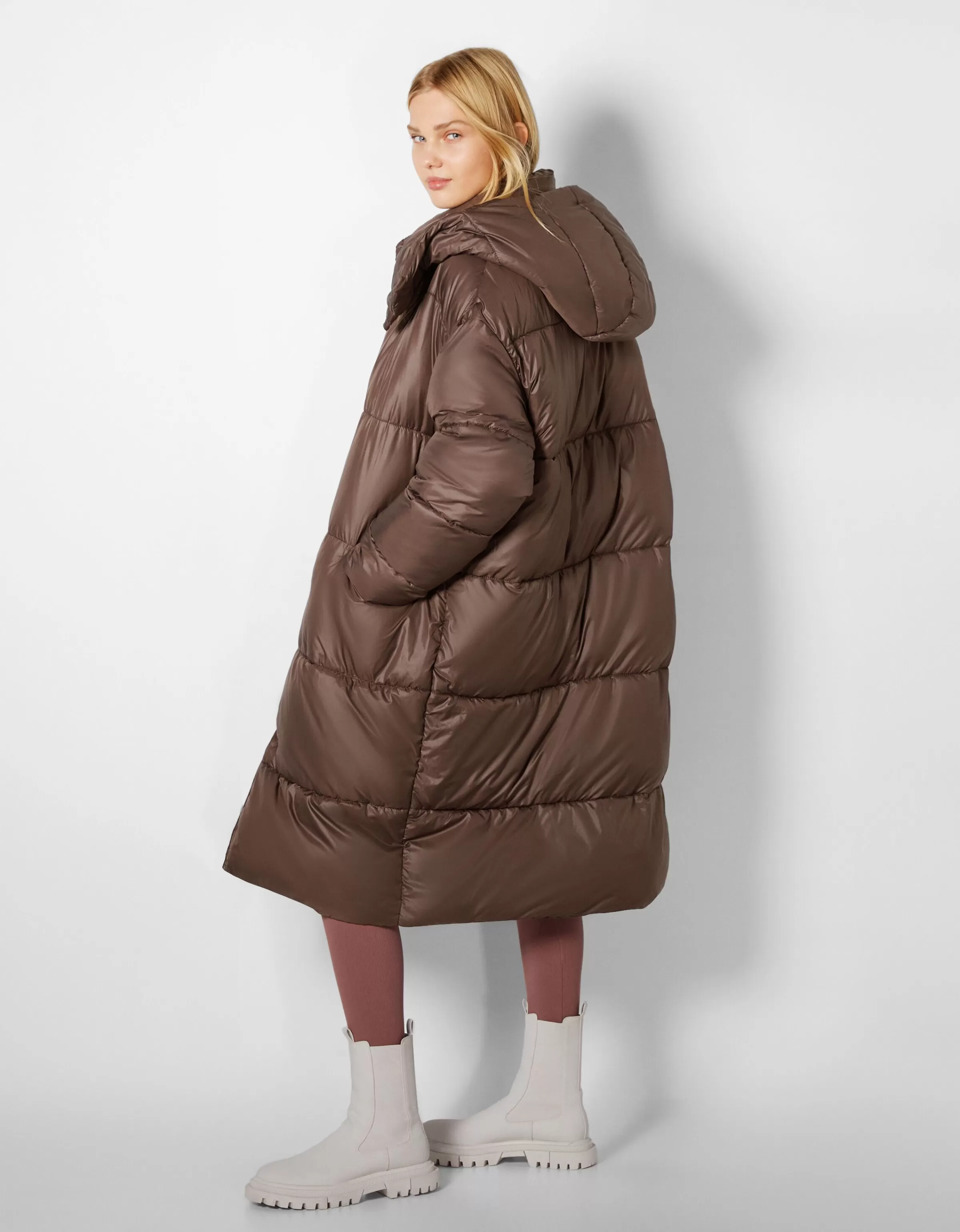 BERSHKA Trenchs et manteaux*Manteau doudoune long capuche Taupe