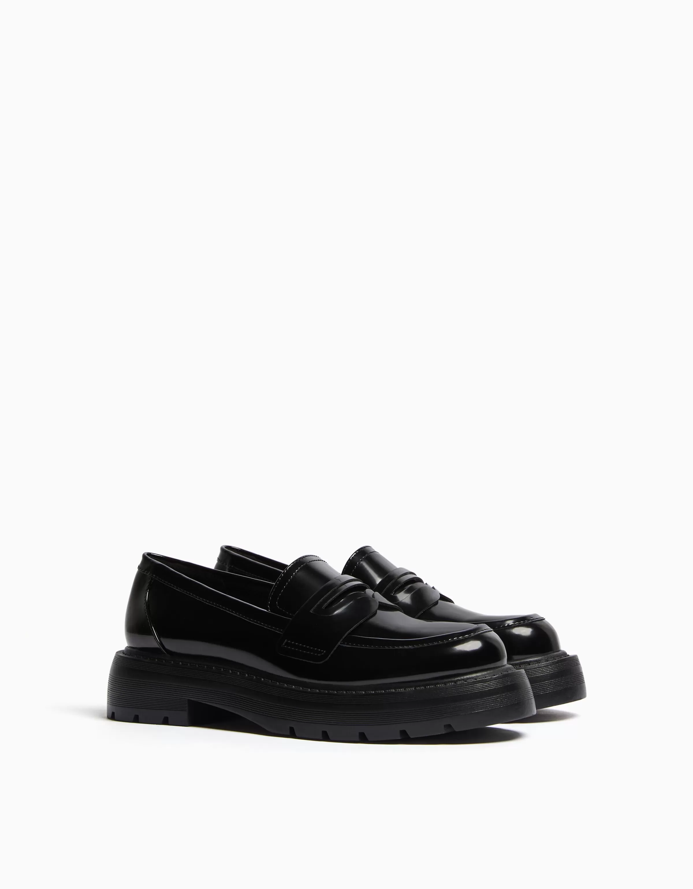 BERSHKA Chaussures plates*Mocassins patte semelle crantée Noir