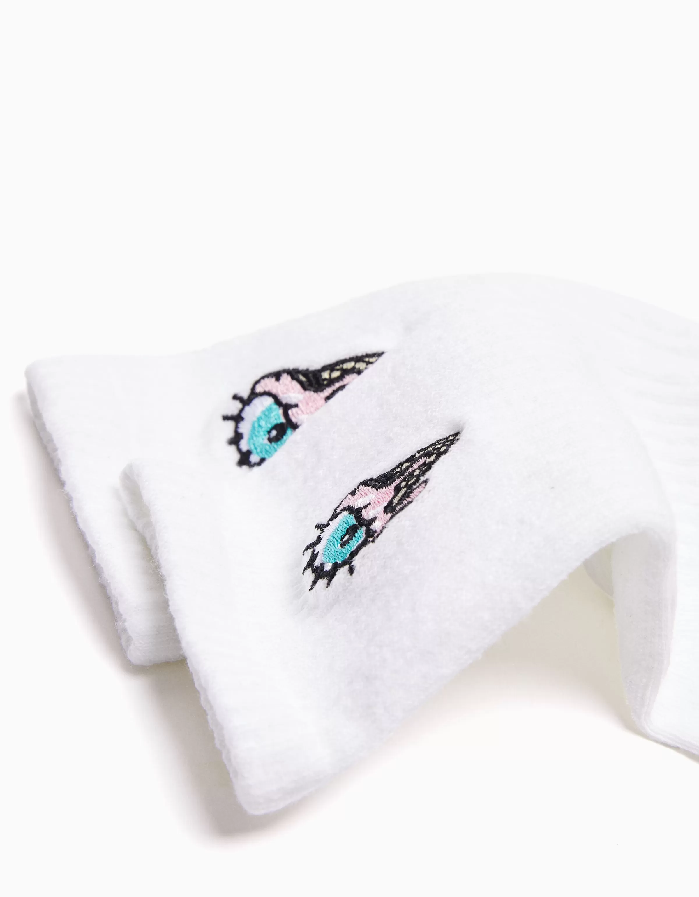 BERSHKA Chaussettes*Pack 2 chaussettes brodées Blanc