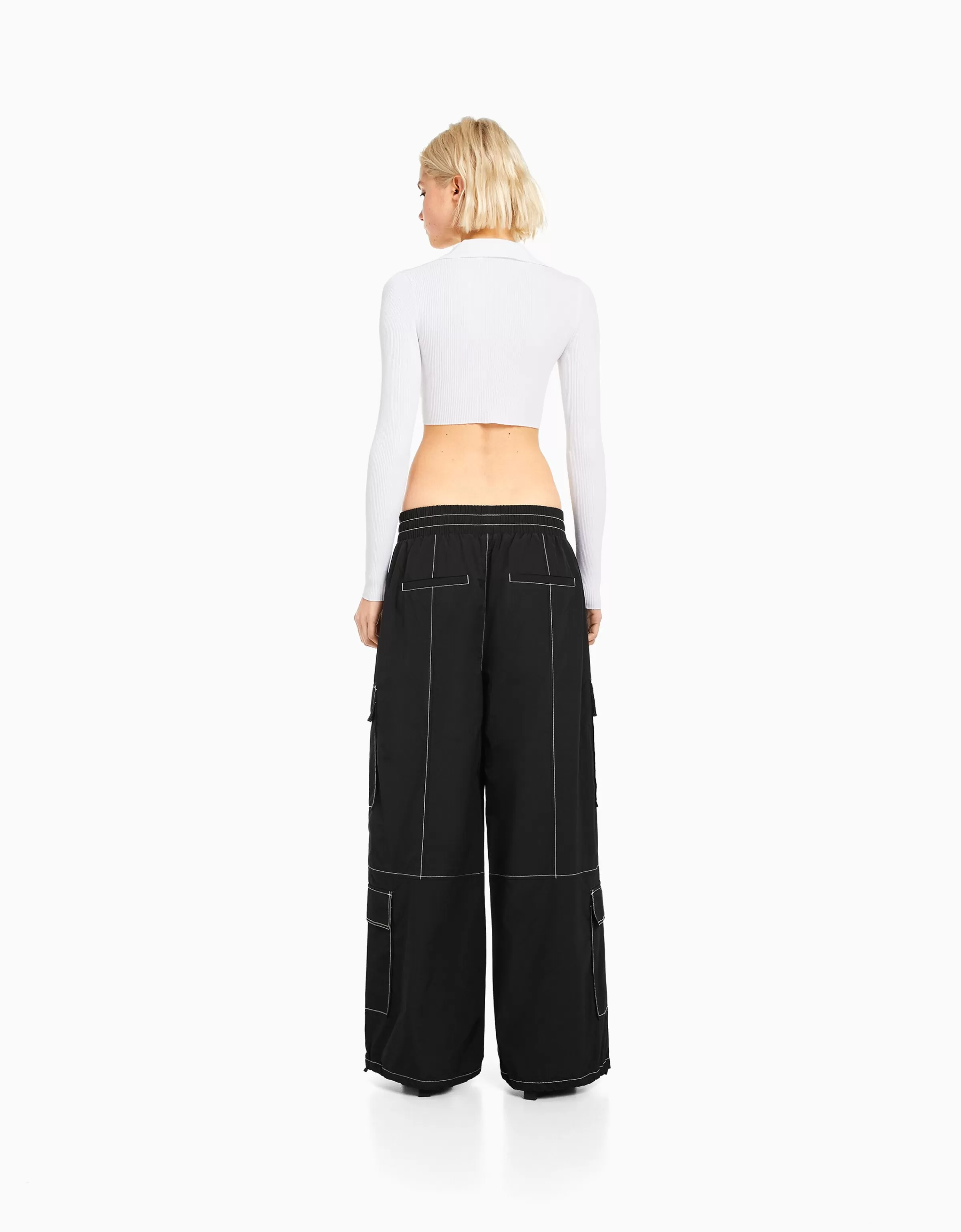 BERSHKA Vêtements*Pantalon cargo effet nylon fil contraste Noir