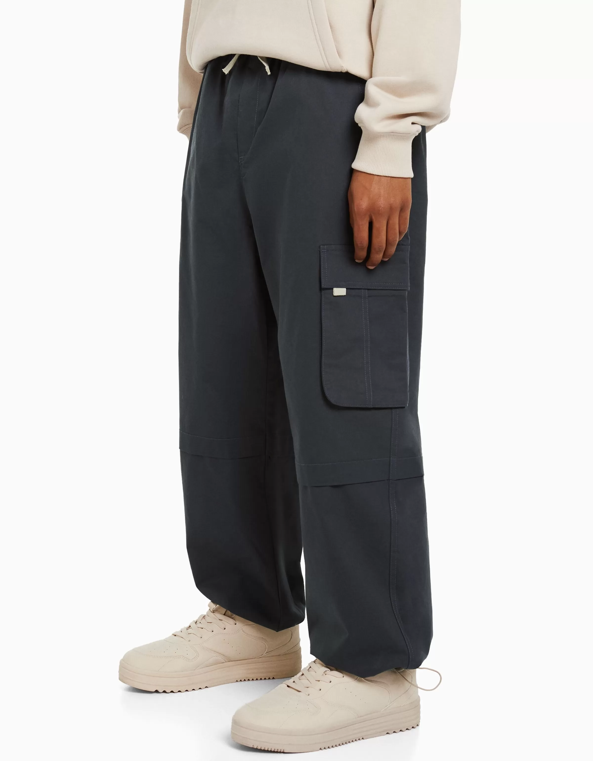 BERSHKA Pantalons*Pantalon cargo parachute coton Kaki