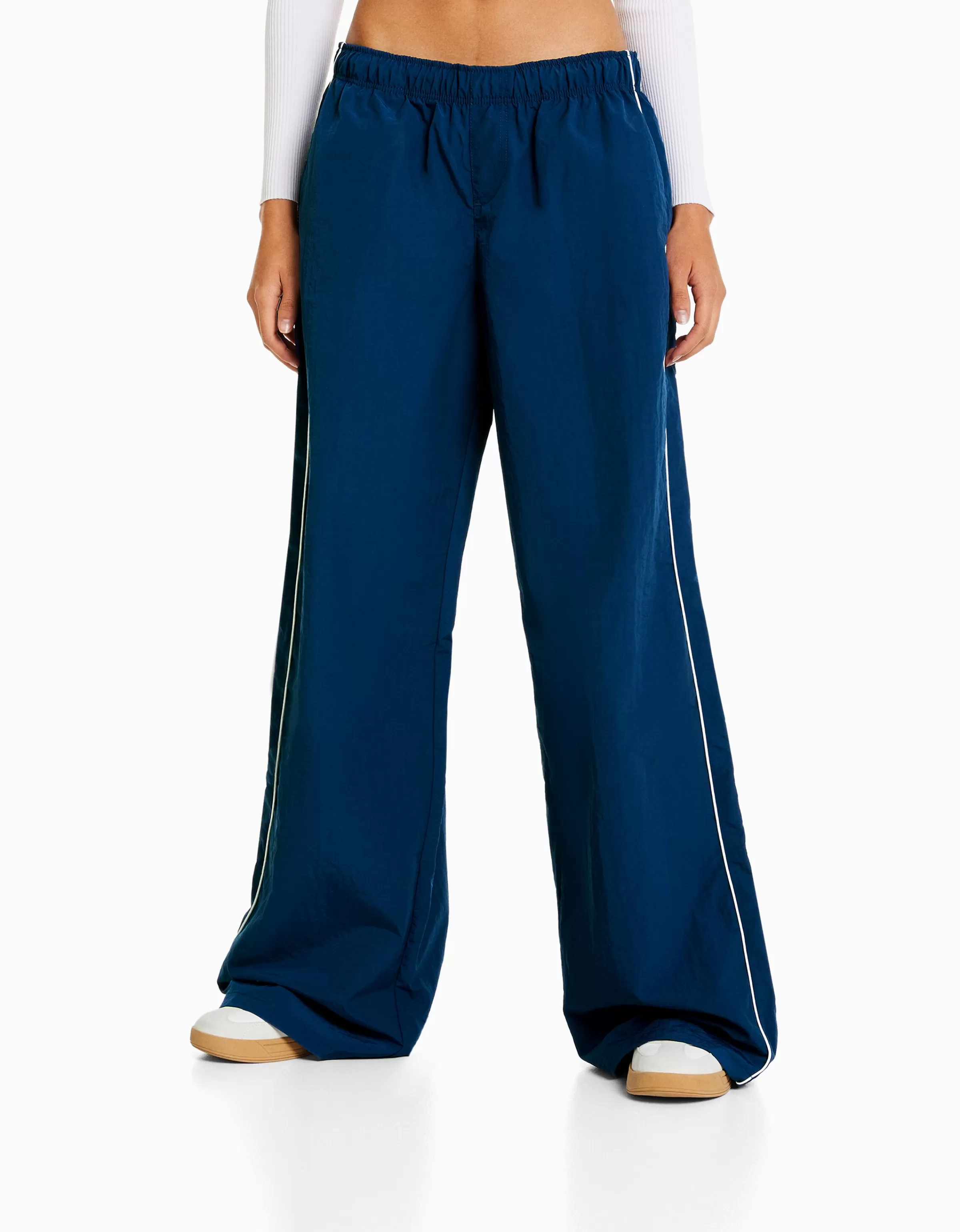 BERSHKA Vêtements*Pantalon effet nylon passepoil sur le côté Bleu