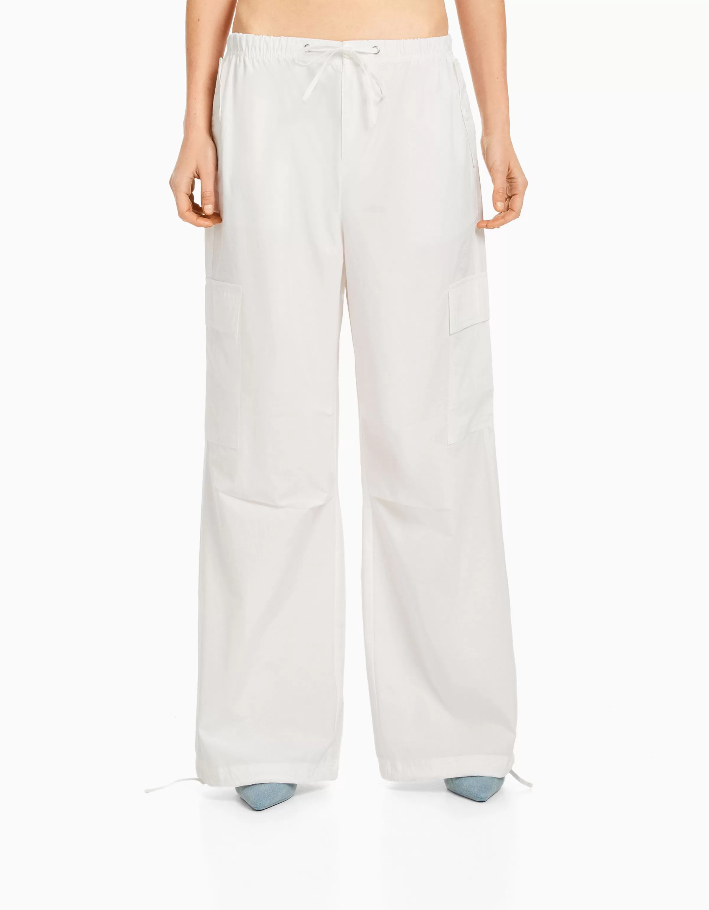 BERSHKA Vêtements*Pantalon jogger cargo parachute Blanc