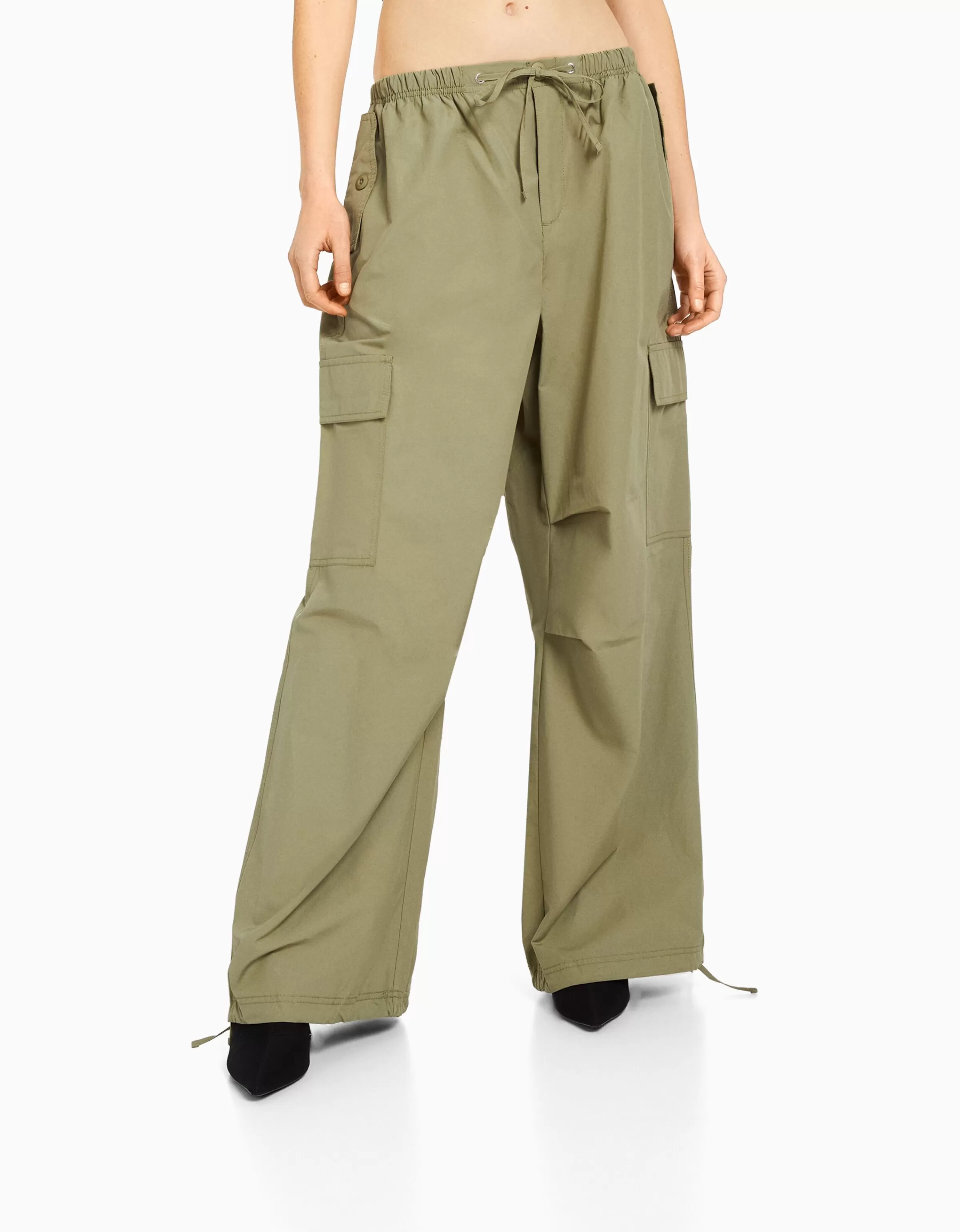 BERSHKA Vêtements*Pantalon jogger cargo parachute Kaki