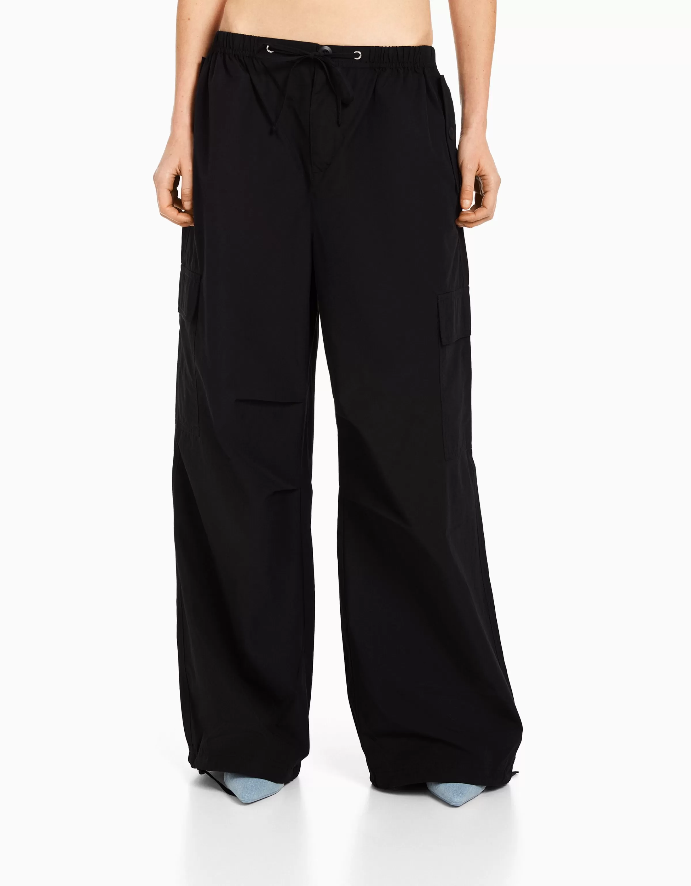 BERSHKA BSK Teen*Pantalon jogger cargo parachute Noir