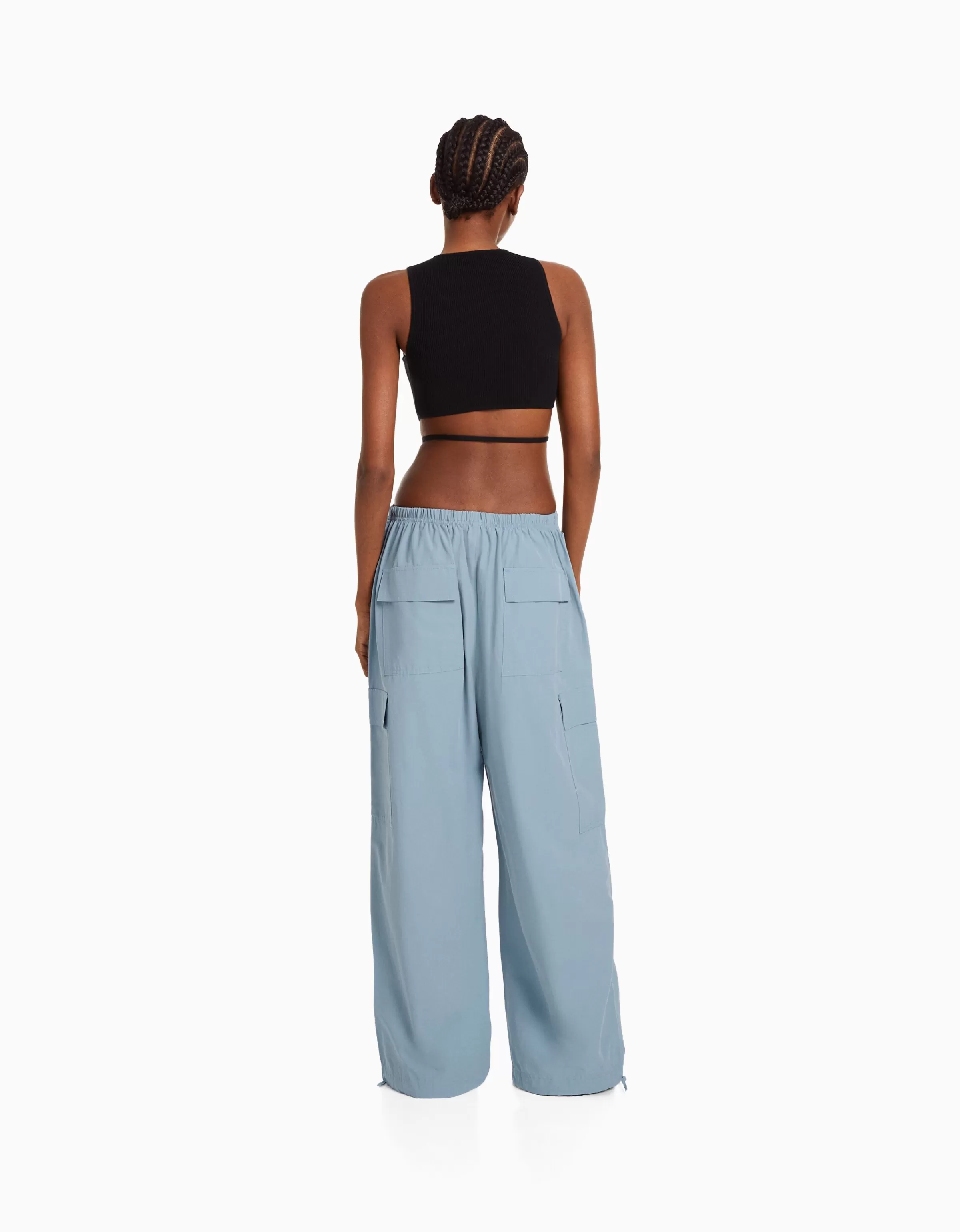 BERSHKA Pantalons*Pantalon jogger cargo parachute Bleu lavé