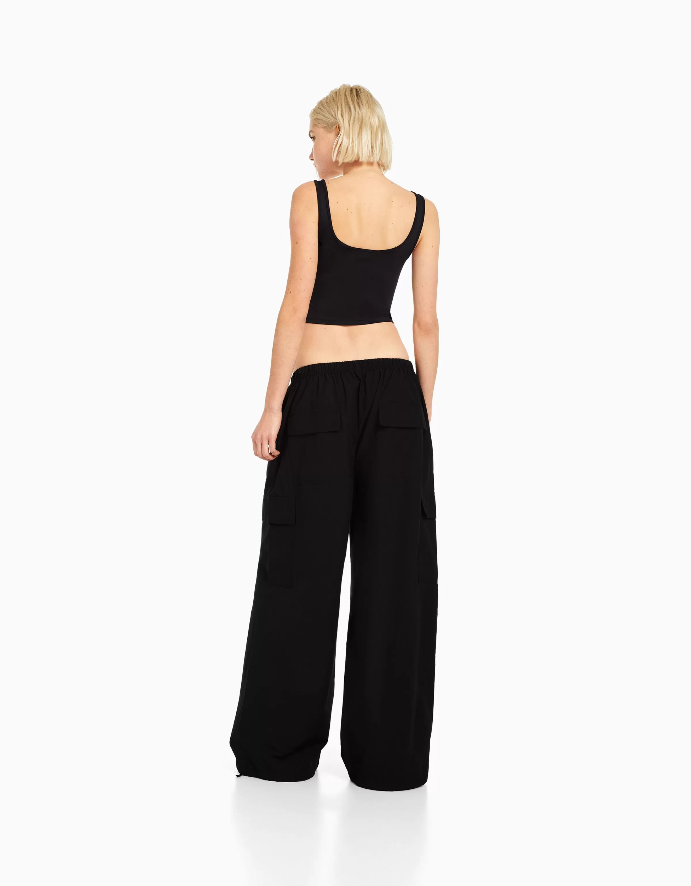 BERSHKA BSK Teen*Pantalon jogger cargo parachute Noir