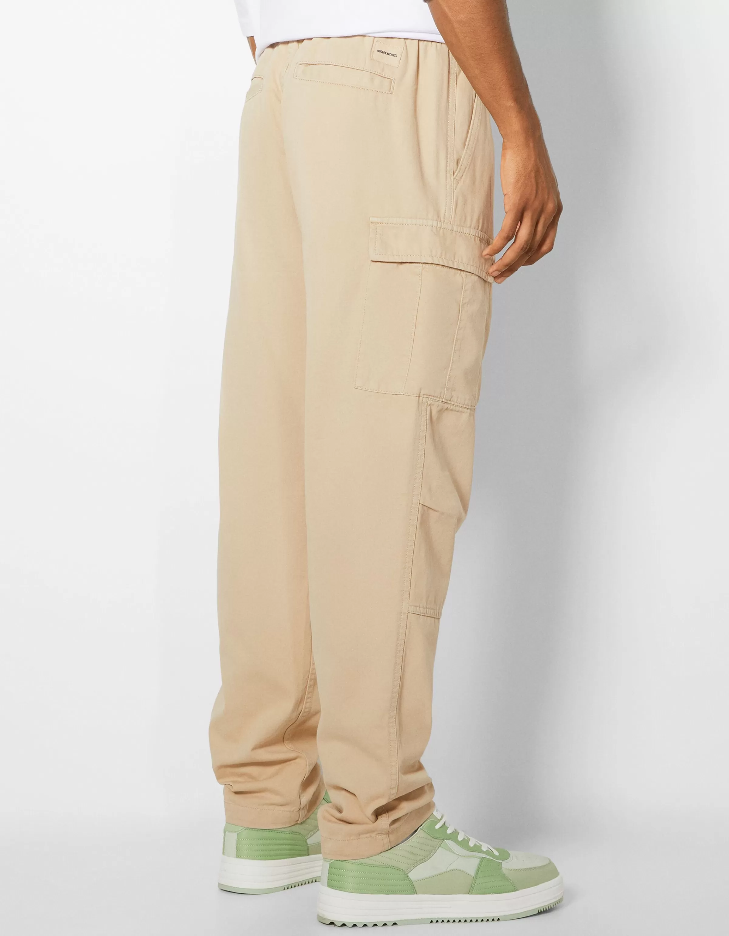 BERSHKA Pantalons*Pantalon jogger cargo regular fit Sable