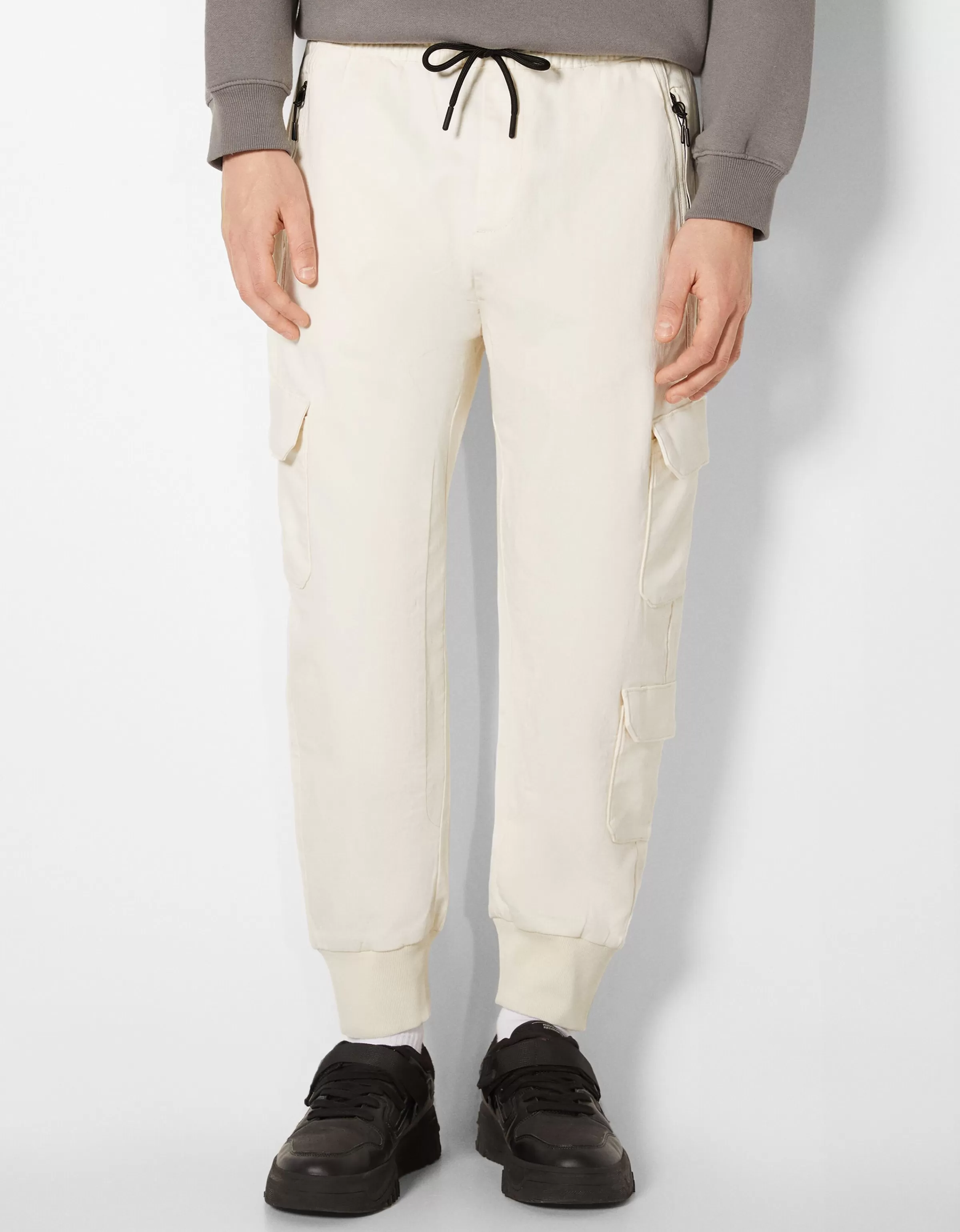 BERSHKA Pantalons*Pantalon jogger cargo slim Blanc cassé