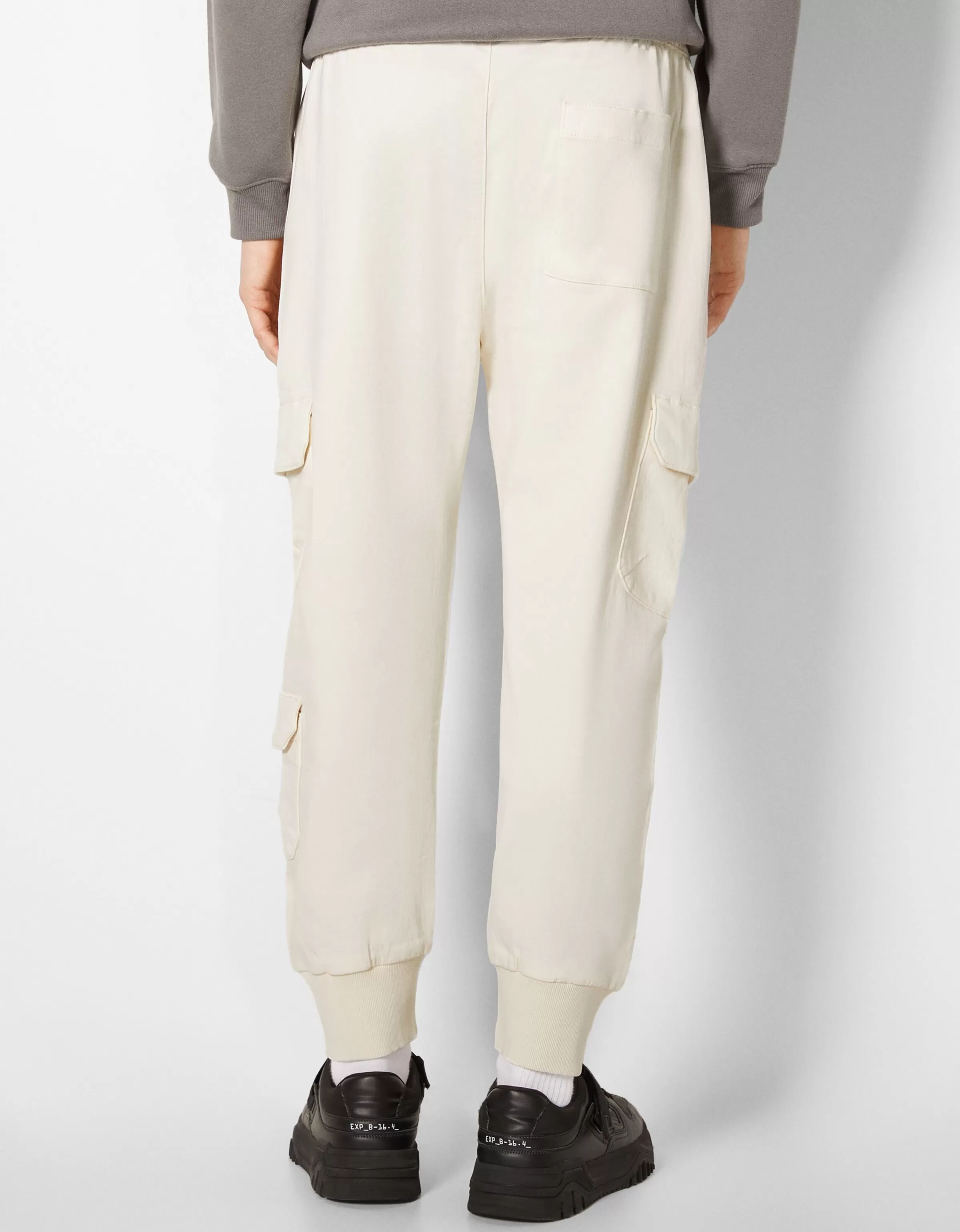 BERSHKA Pantalons*Pantalon jogger cargo slim Blanc cassé