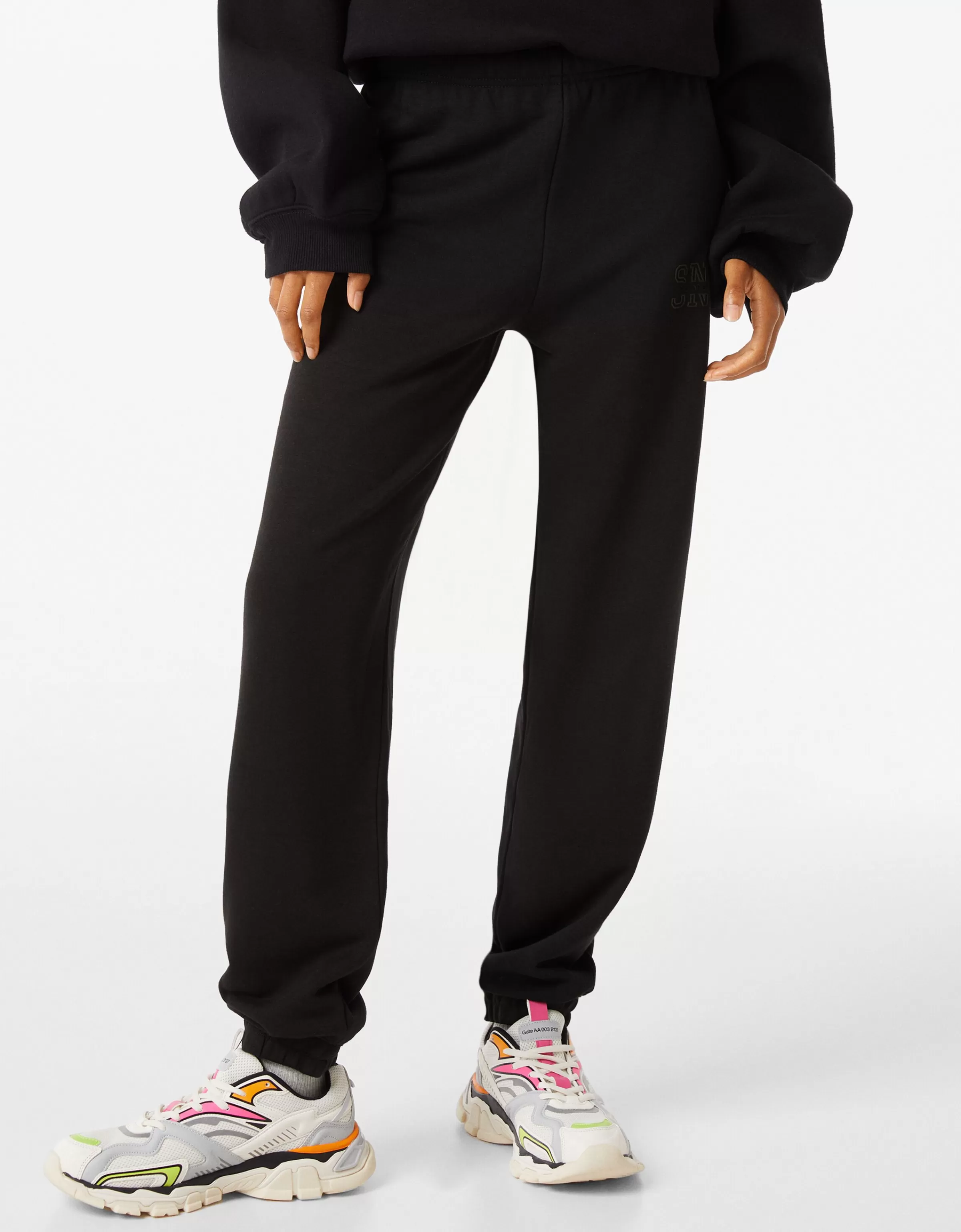 BERSHKA Survêtement*Pantalon jogger molleton Noir