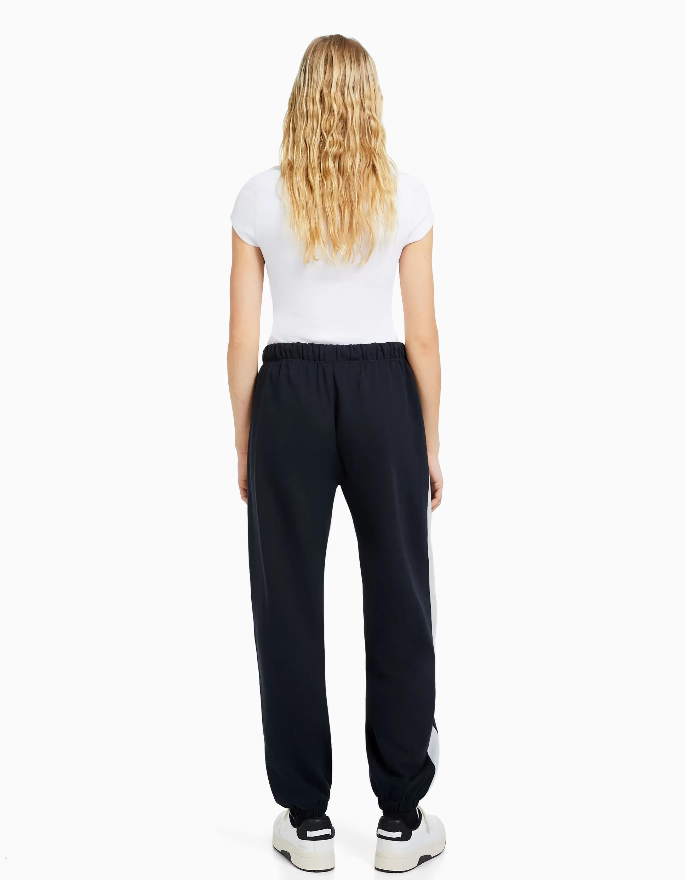 BERSHKA Pantalons*Pantalon jogger molleton avec bandes et inscription brodée Gris