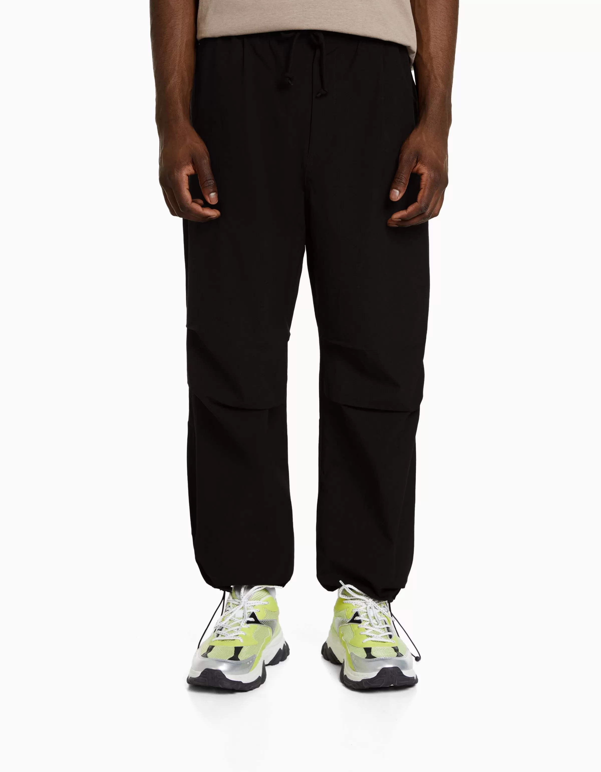 BERSHKA Pantalons*Pantalon jogger parachute technique Noir