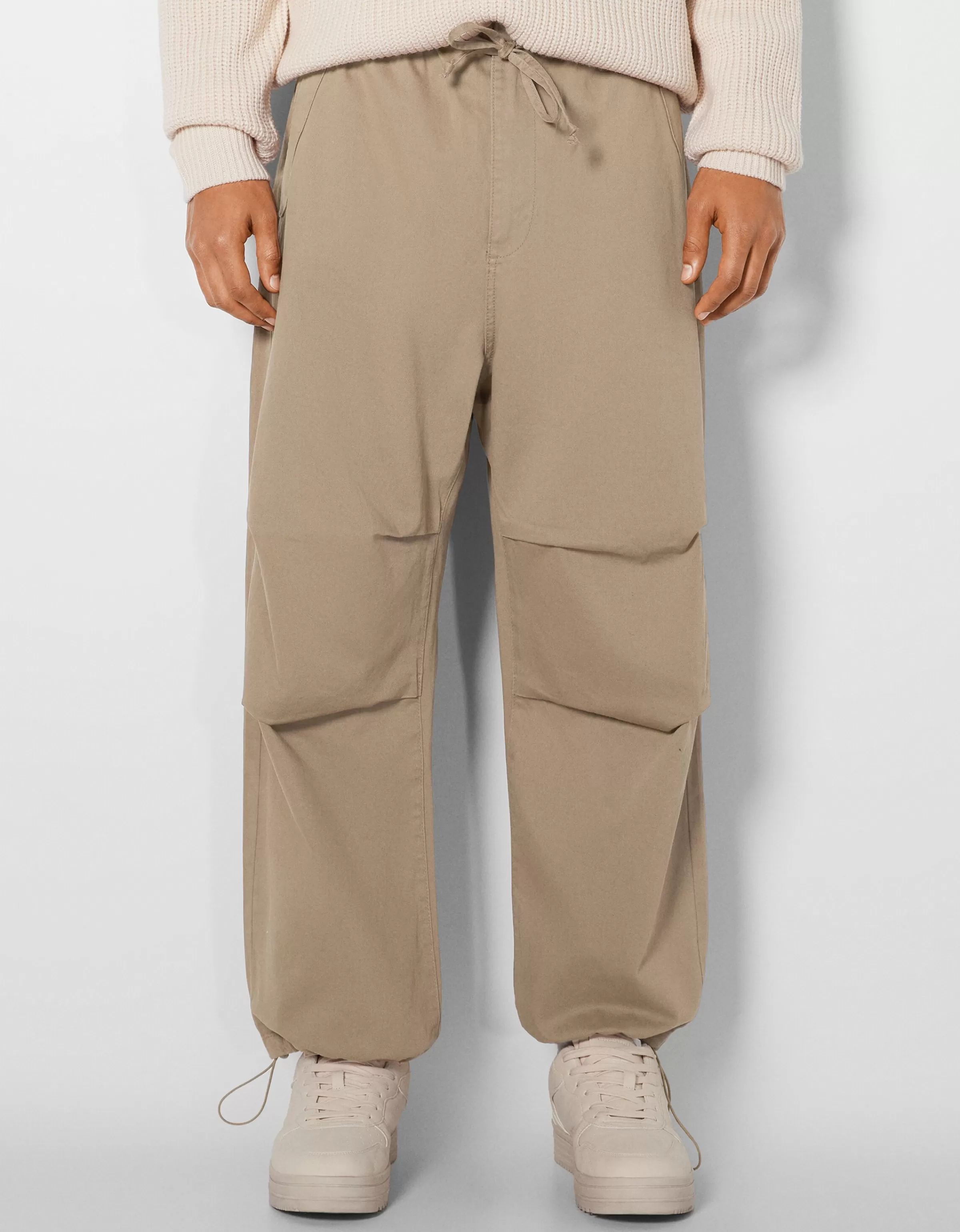 BERSHKA Pantalons*Pantalon parachute coton Camel