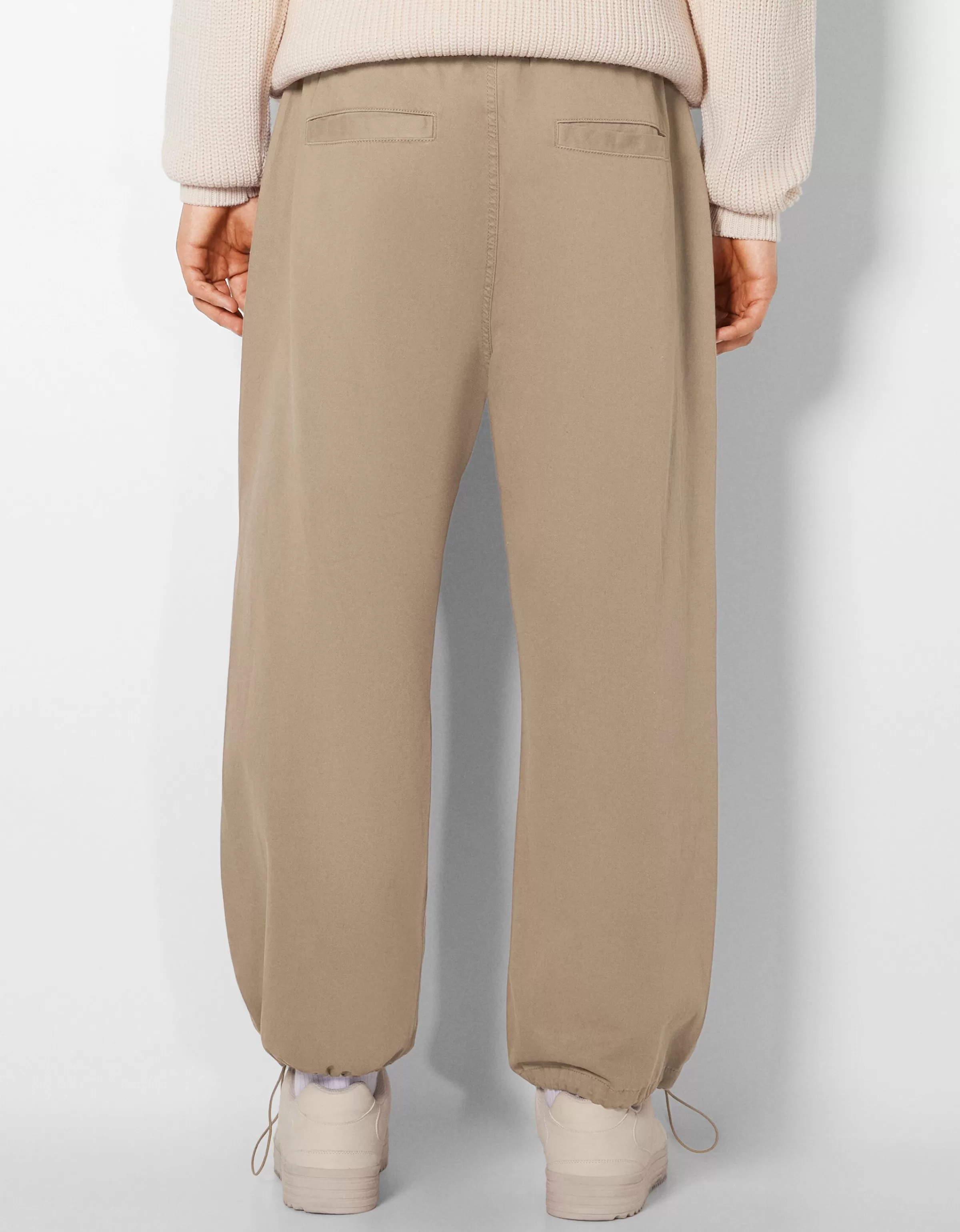 BERSHKA Pantalons*Pantalon parachute coton Camel