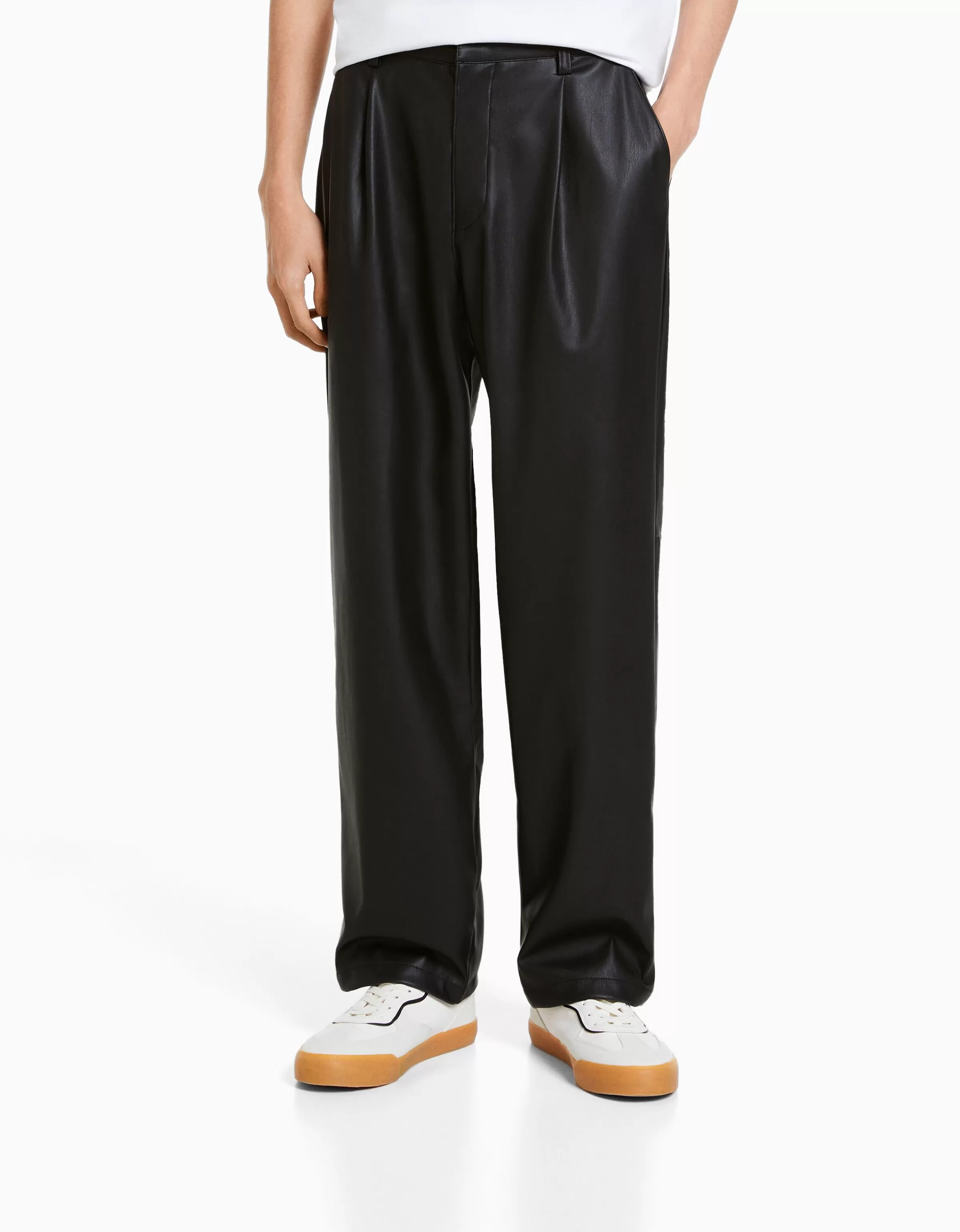 BERSHKA Pantalons*Pantalon semi jogger similicuir Noir